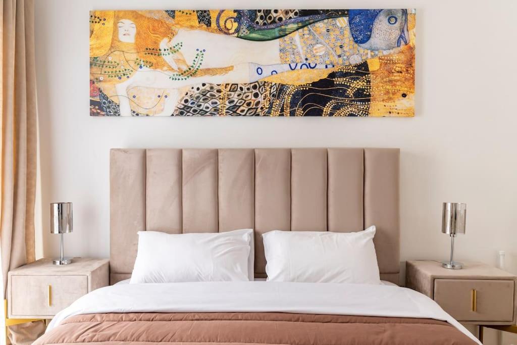 2BDR Boutique Full Apt in Plaka (BIG BALCONY)