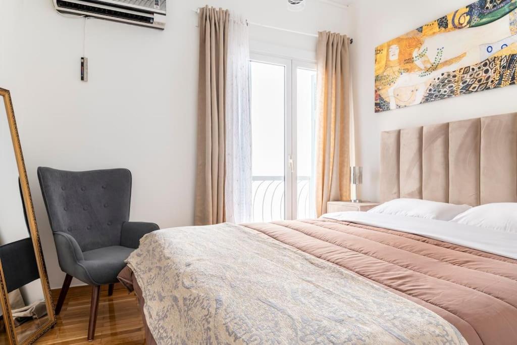 2BDR Boutique Full Apt in Plaka (BIG BALCONY)
