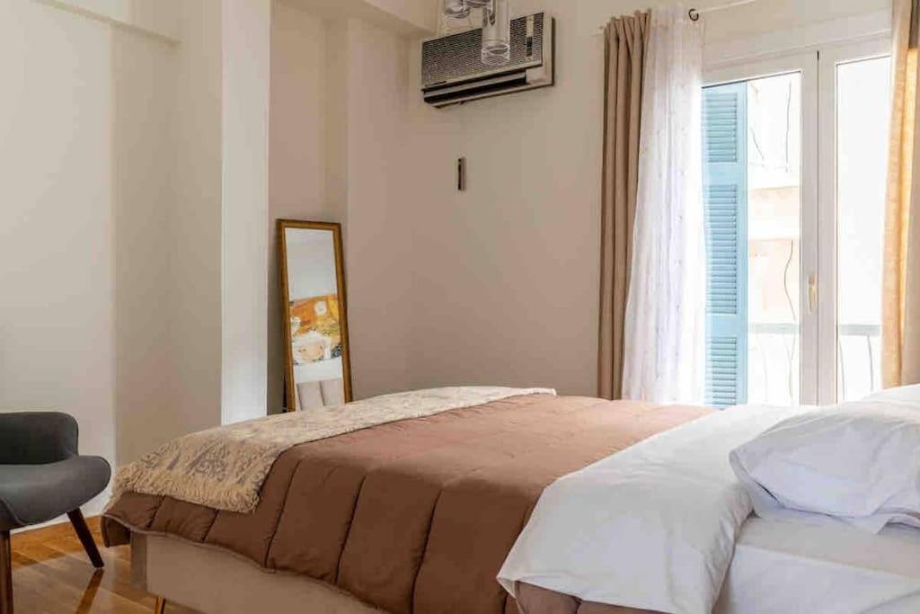 2BDR Boutique Full Apt in Plaka (BIG BALCONY)