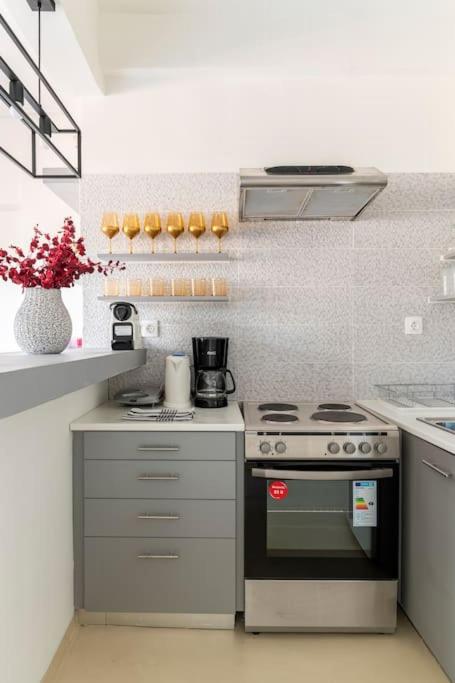 2BDR Boutique Full Apt in Plaka (BIG BALCONY)