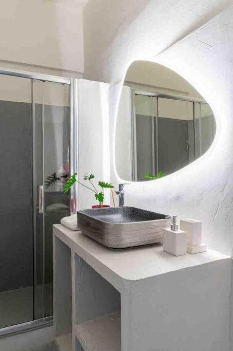 2BDR Boutique Full Apt in Plaka (BIG BALCONY)