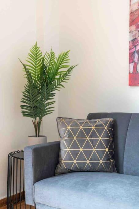 2BDR Boutique Full Apt in Plaka (BIG BALCONY)
