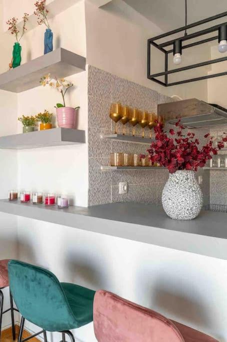 2BDR Boutique Full Apt in Plaka (BIG BALCONY)