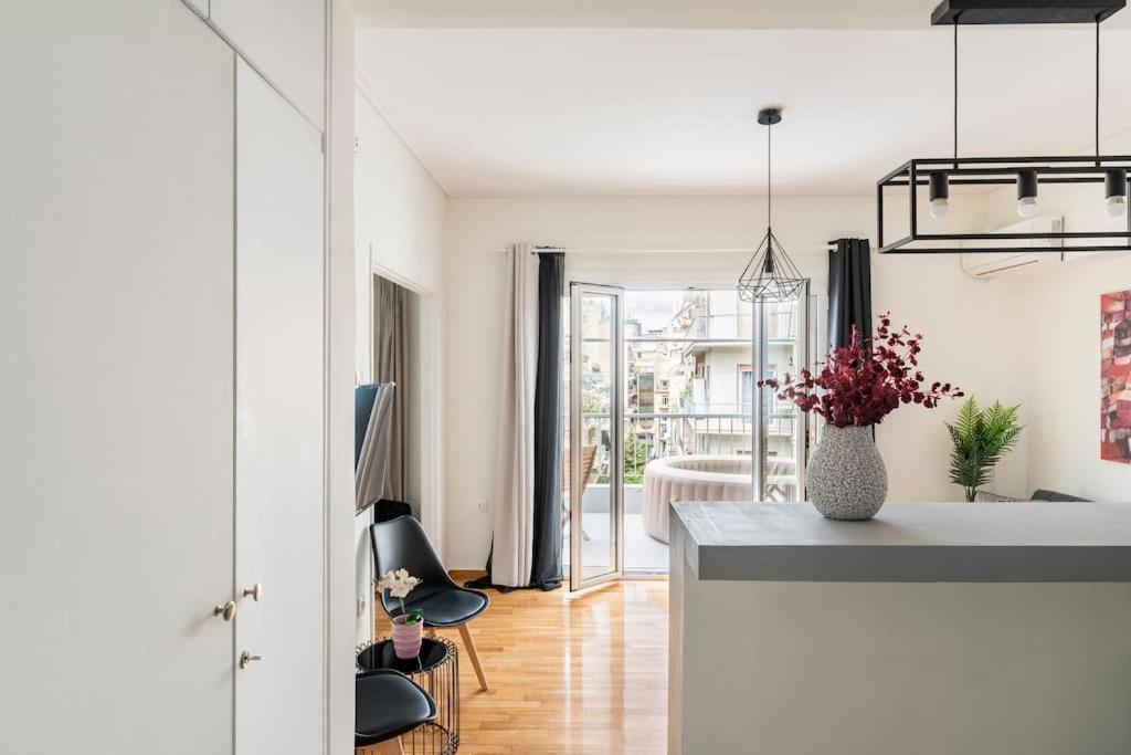 2BDR Boutique Full Apt in Plaka (BIG BALCONY)
