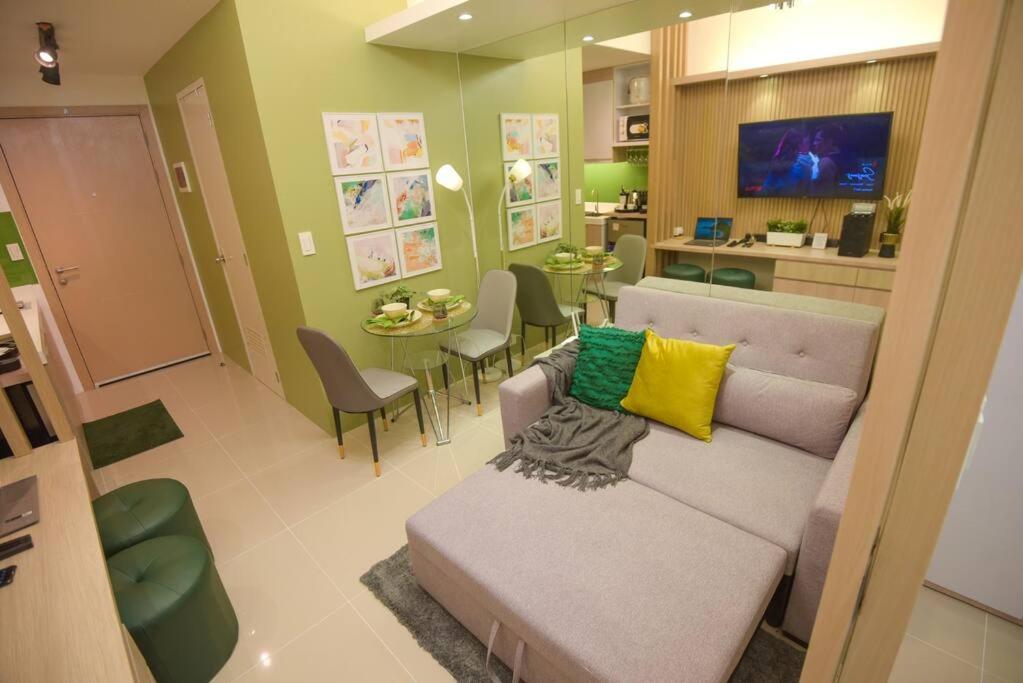 Luxe & Cozy 1BR Apt with Netflix/Pool/Mall/Cinema view 4