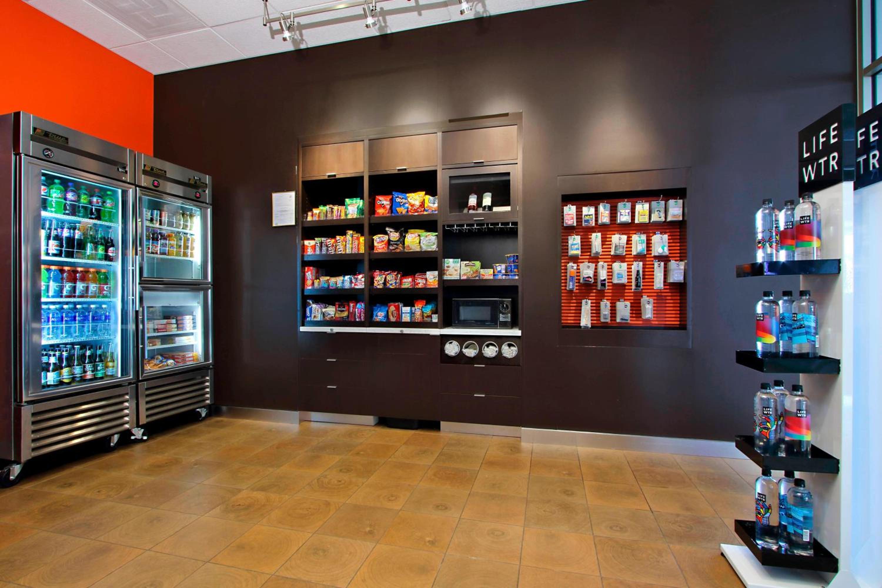 Oakland Vacations - Courtyard Oakland Downtown - Property Image 12