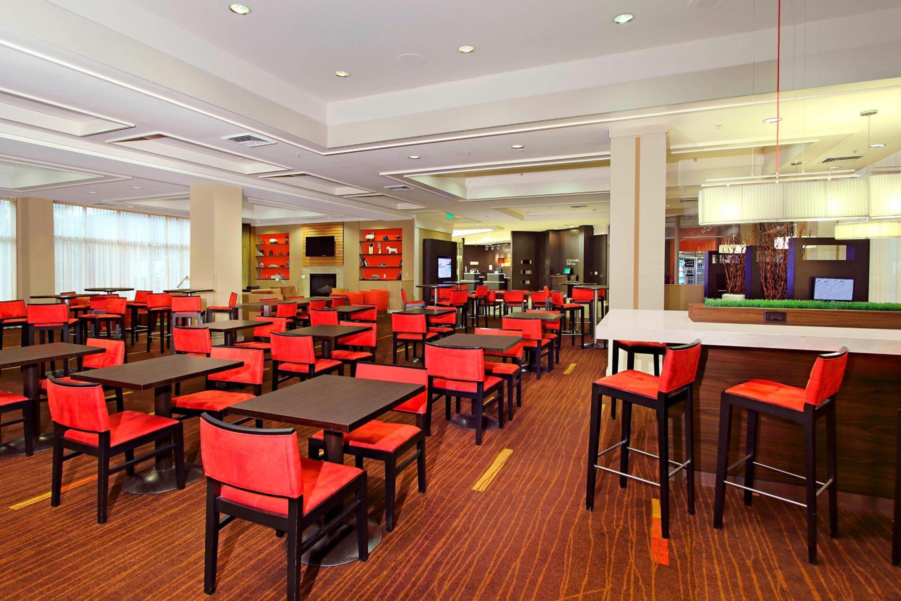 Oakland Vacations - Courtyard Oakland Downtown - Property Image 15