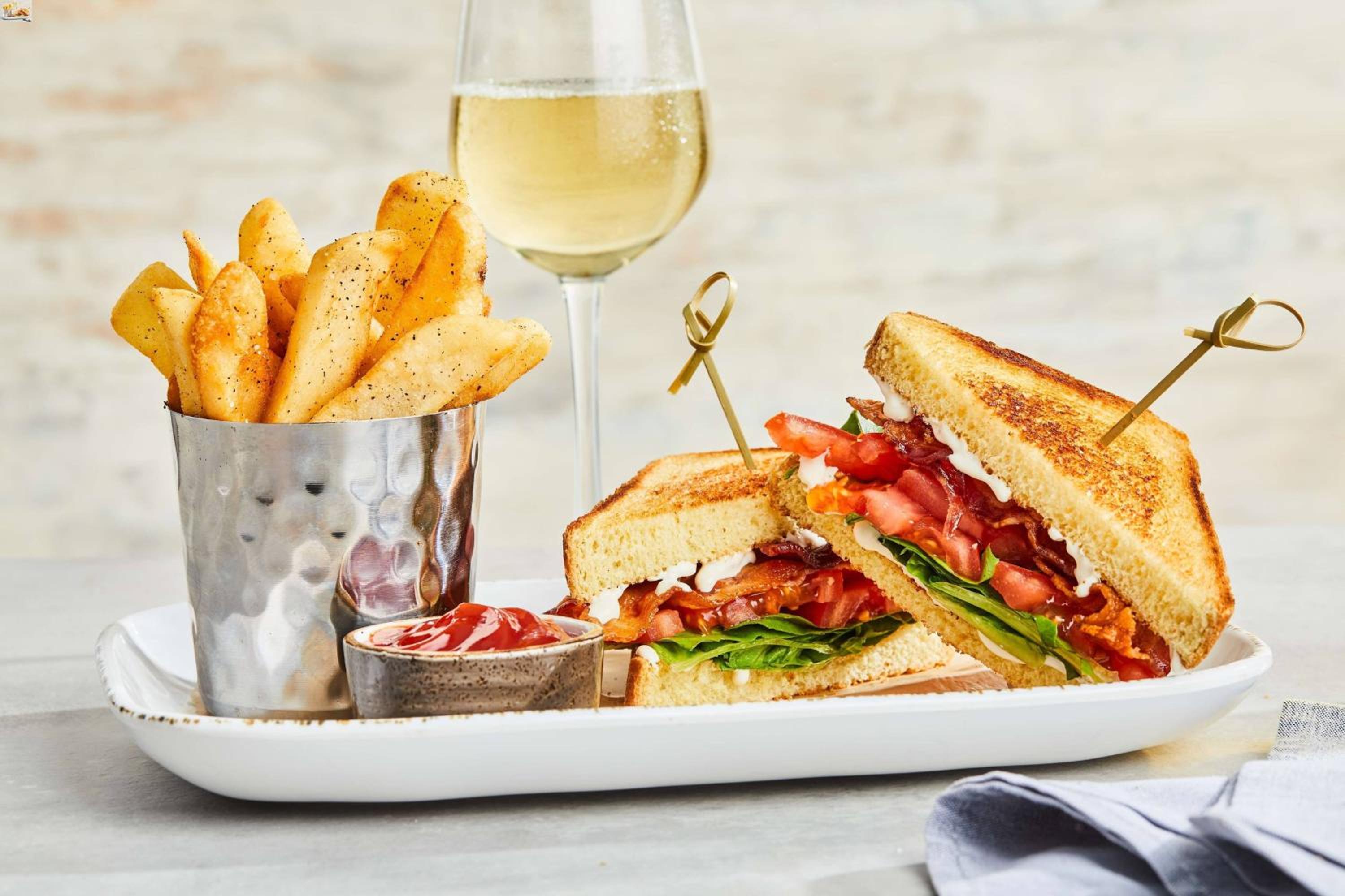 Oakland Vacations - Courtyard Oakland Downtown - Property Image 19