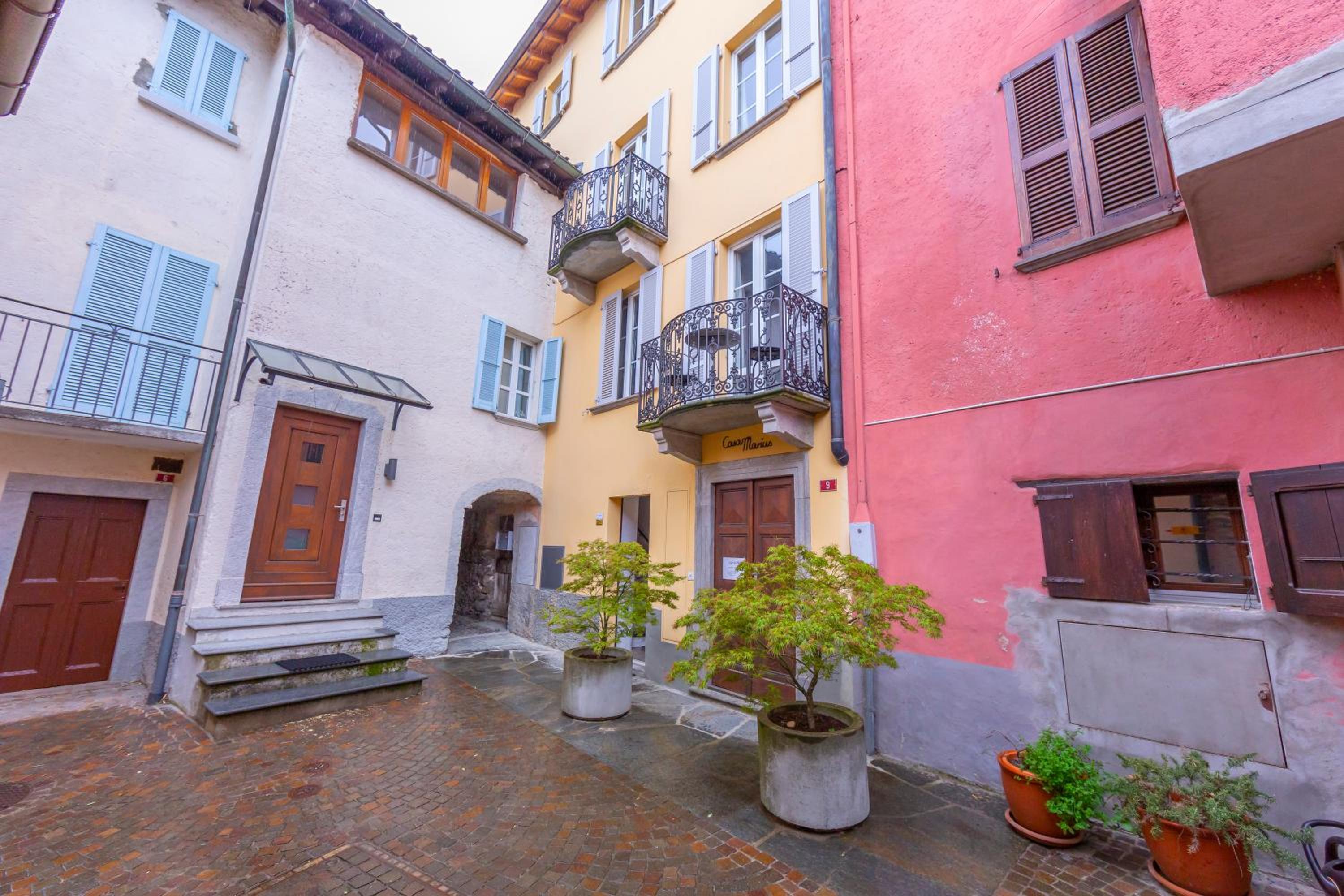 Casa Gialla Lake Lugano Townhouse for 5 - Happy Rentals
