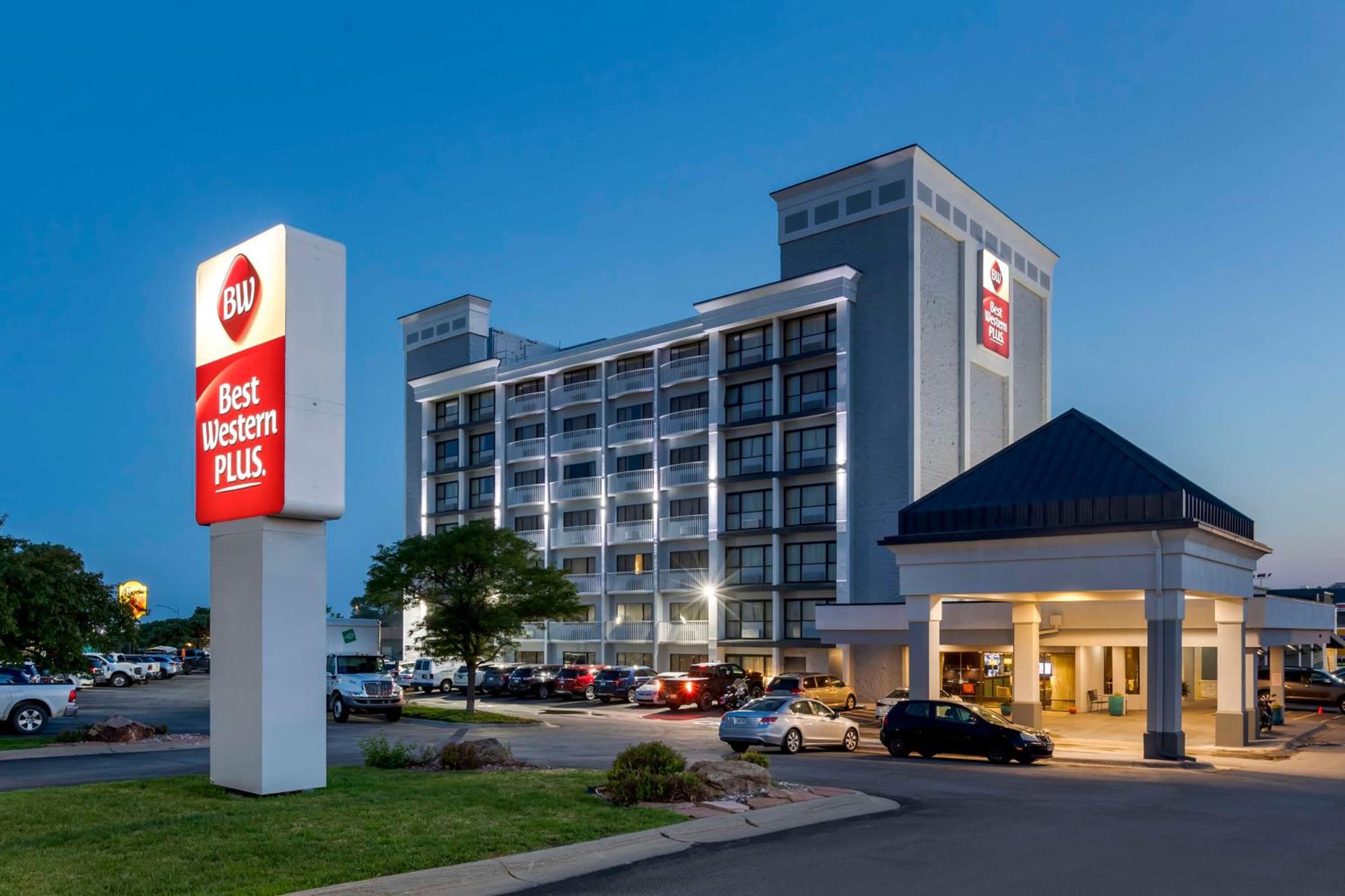 Hotel Best Western Plus Midwest Inn - Image 1