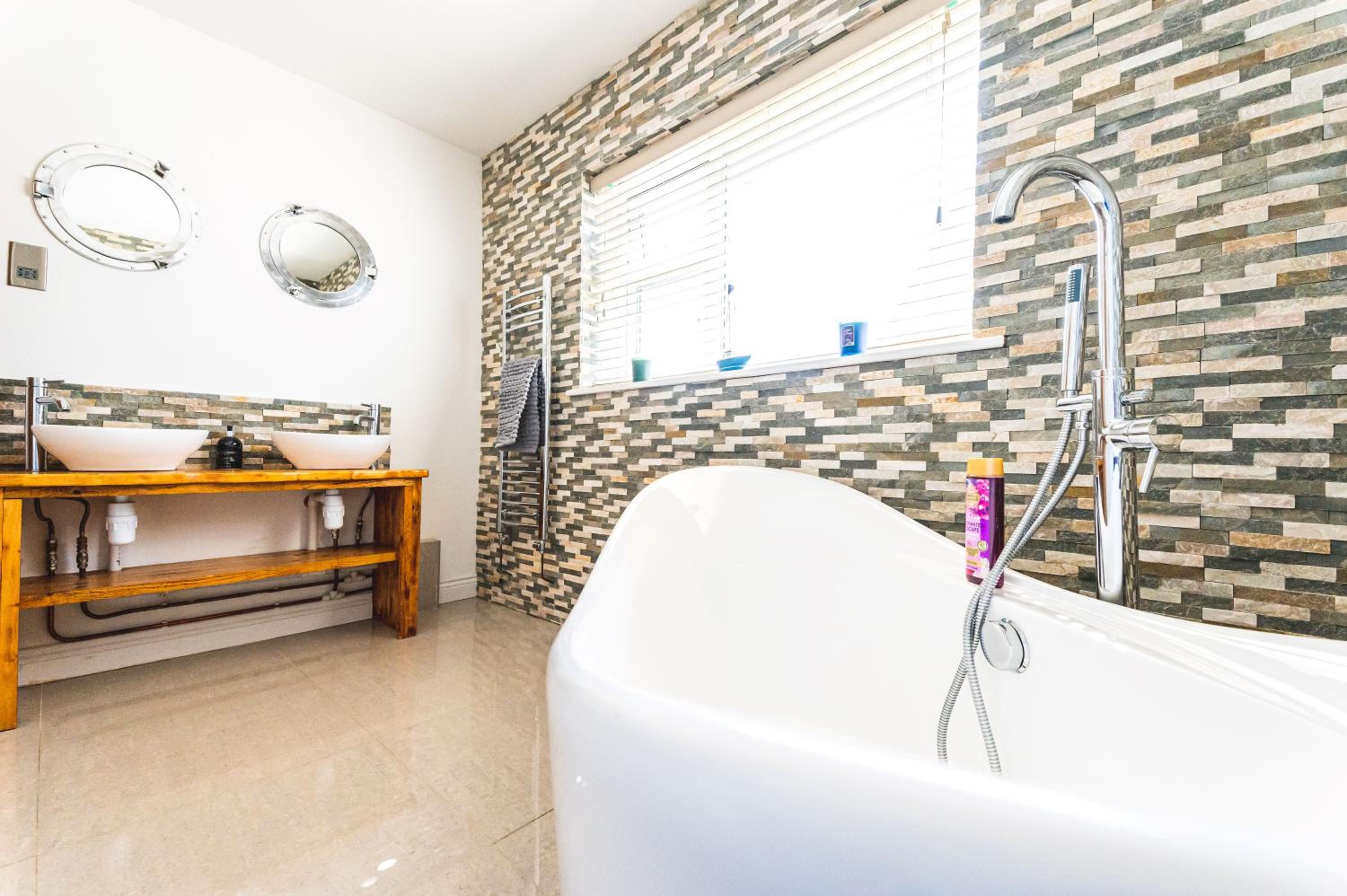 Luxury 4 Bed, 3 Bathroom, Pet Friendly Villa, Sleeps 8, with Hot Tub in Trearddur Bay view 5