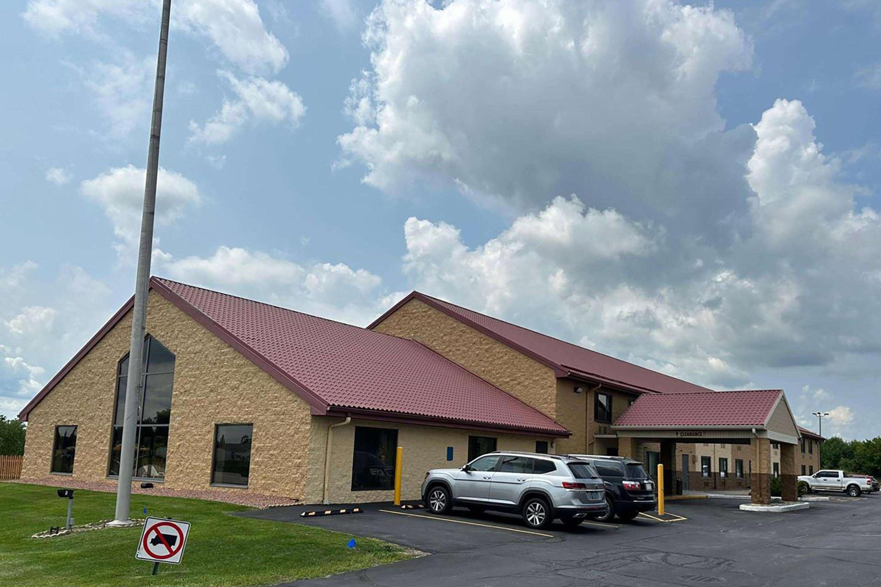 Milwaukee Vacations - Super 8 by Wyndham Sturtevant Racine - Property Image 4