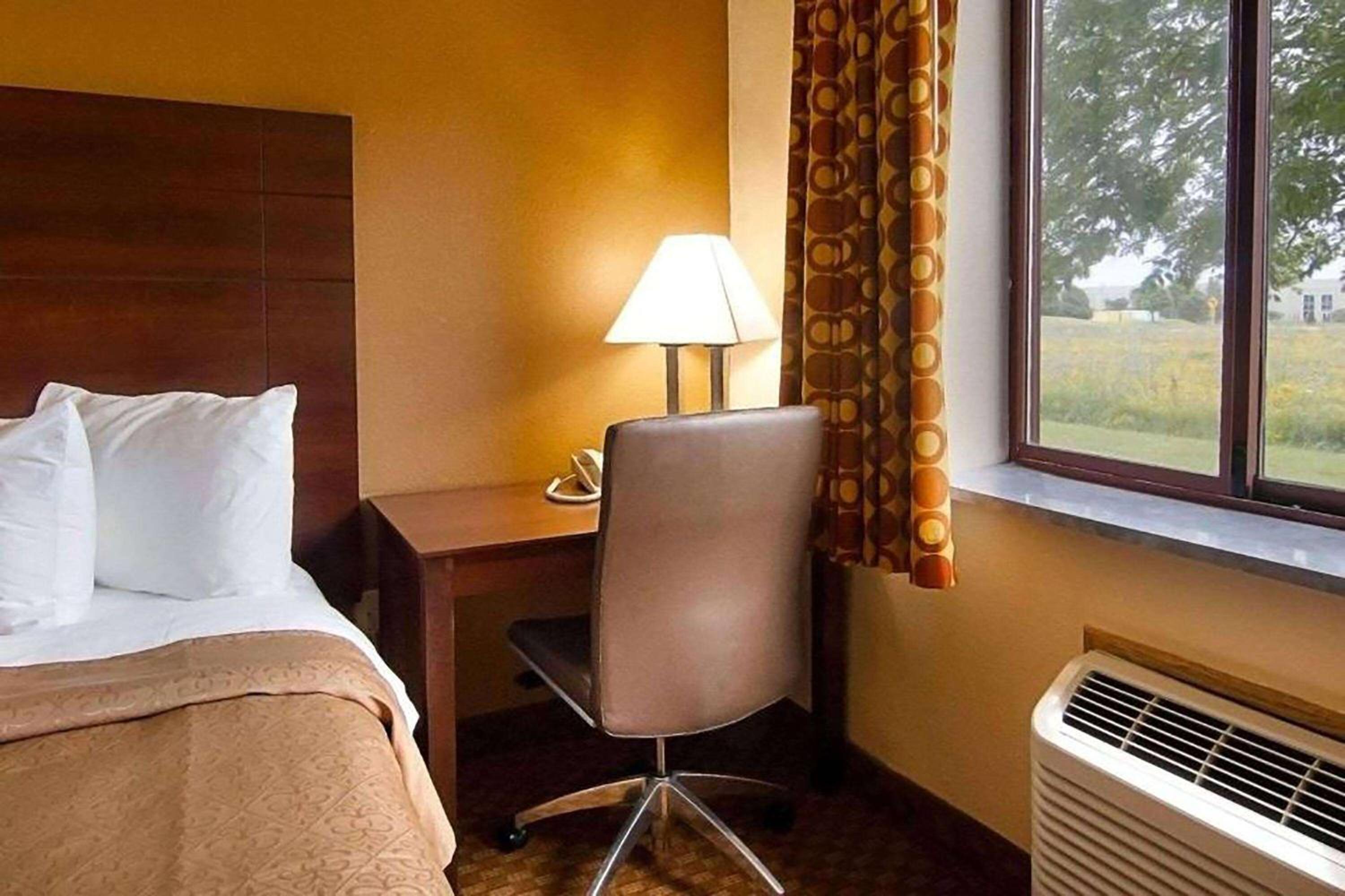 Super 8 by Wyndham Sturtevant Racine - Property Image 13