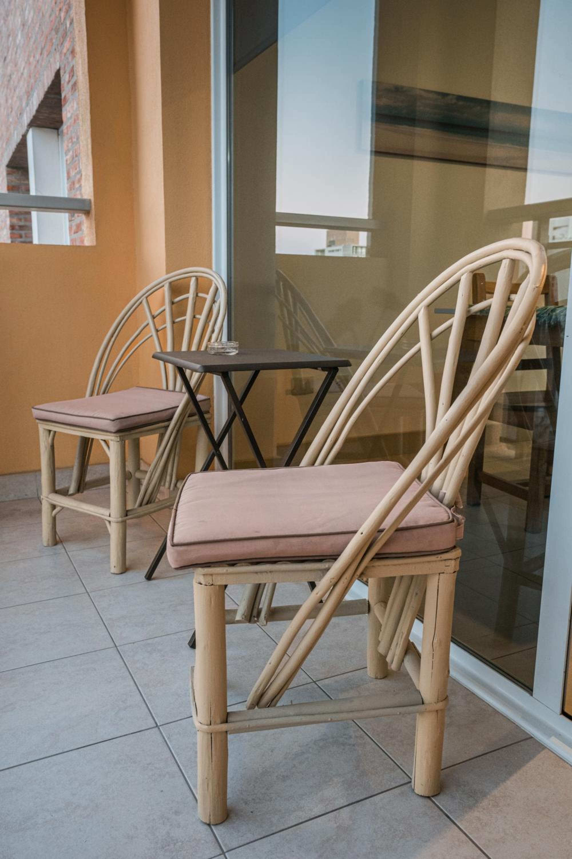 Hotel APARTAMENTO CENTRiCO 2 DORMITORIOS AMPLIO BALCON CON OPCION COCHERA - Image 1