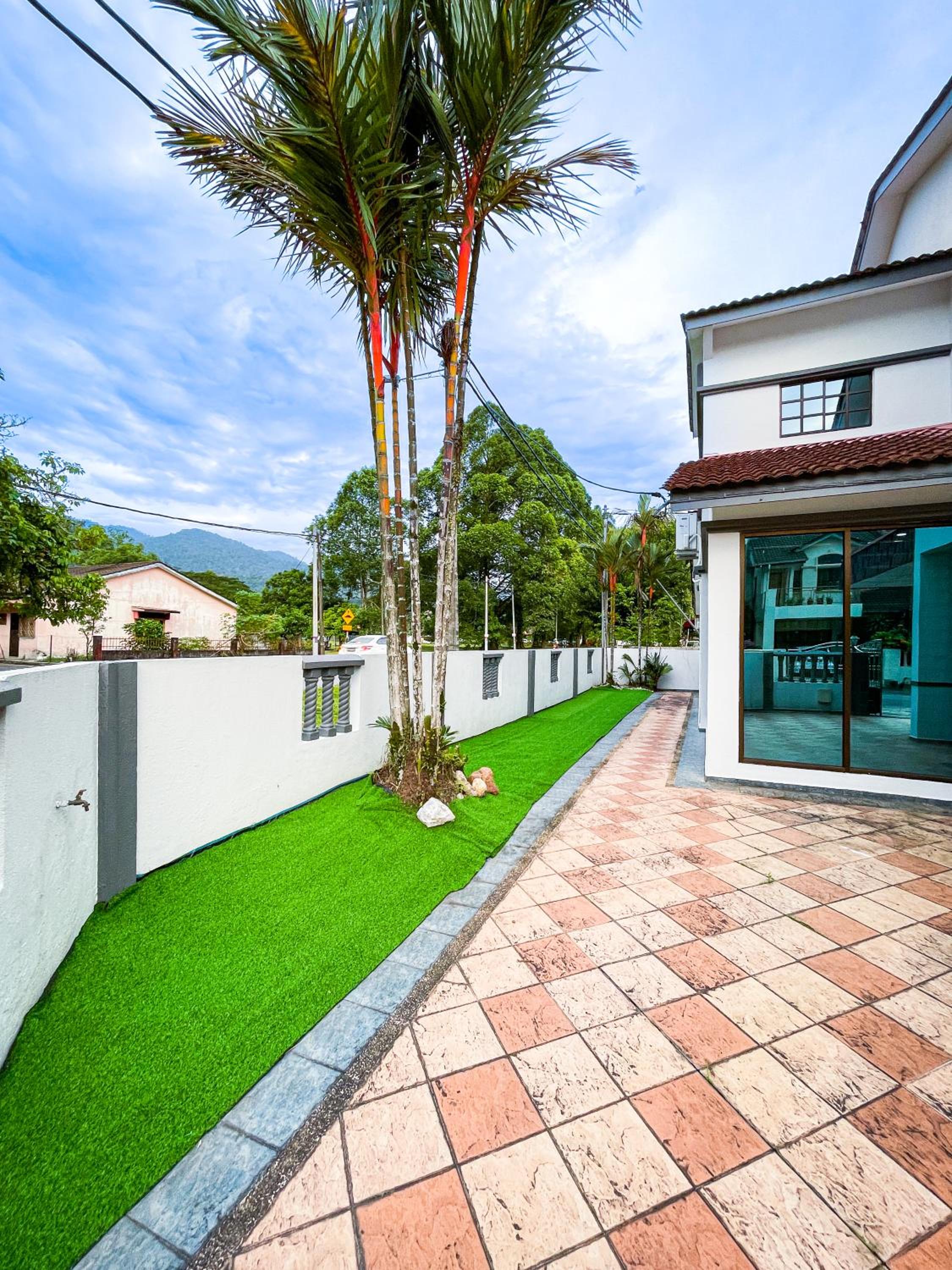 Tupai Mas Semi-D 4BR 2mins to LakeGarden & Zoo photo 2