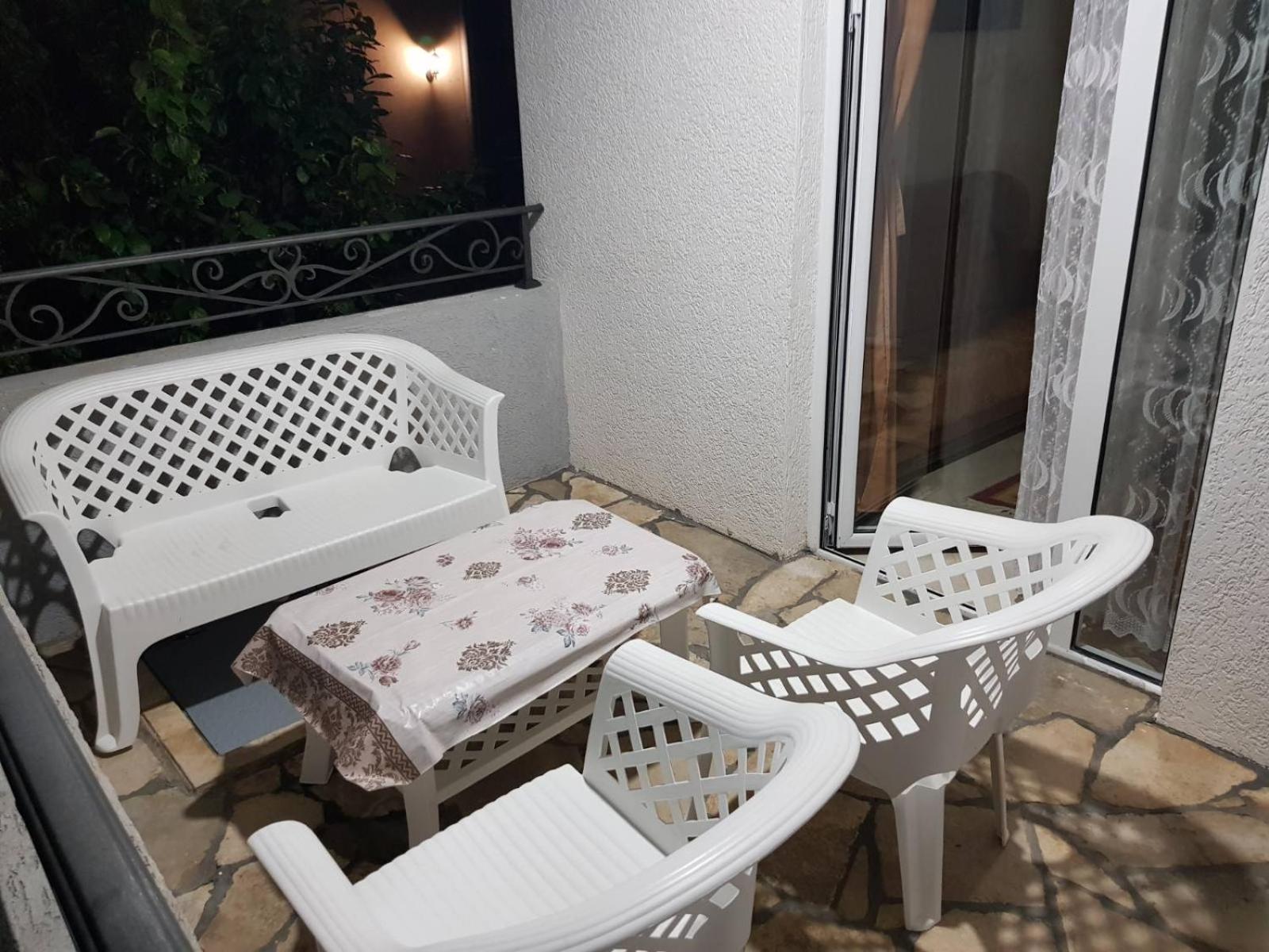 Apartmani MINA