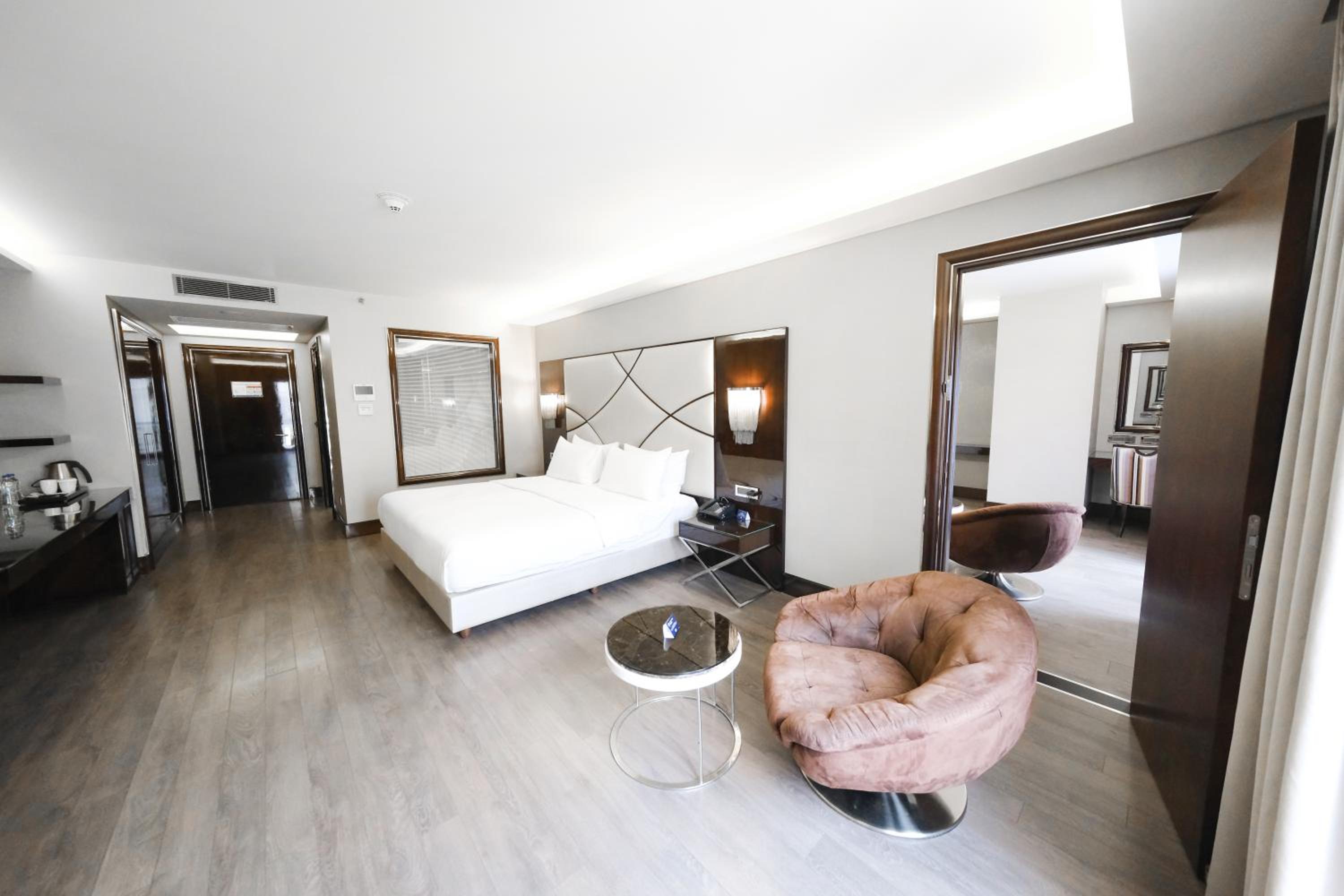 DoubleTree by Hilton İstanbul Esentepe - Image 32