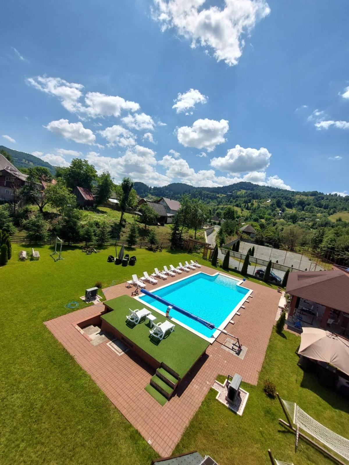 Cazare la Munte cu Piscină view 3