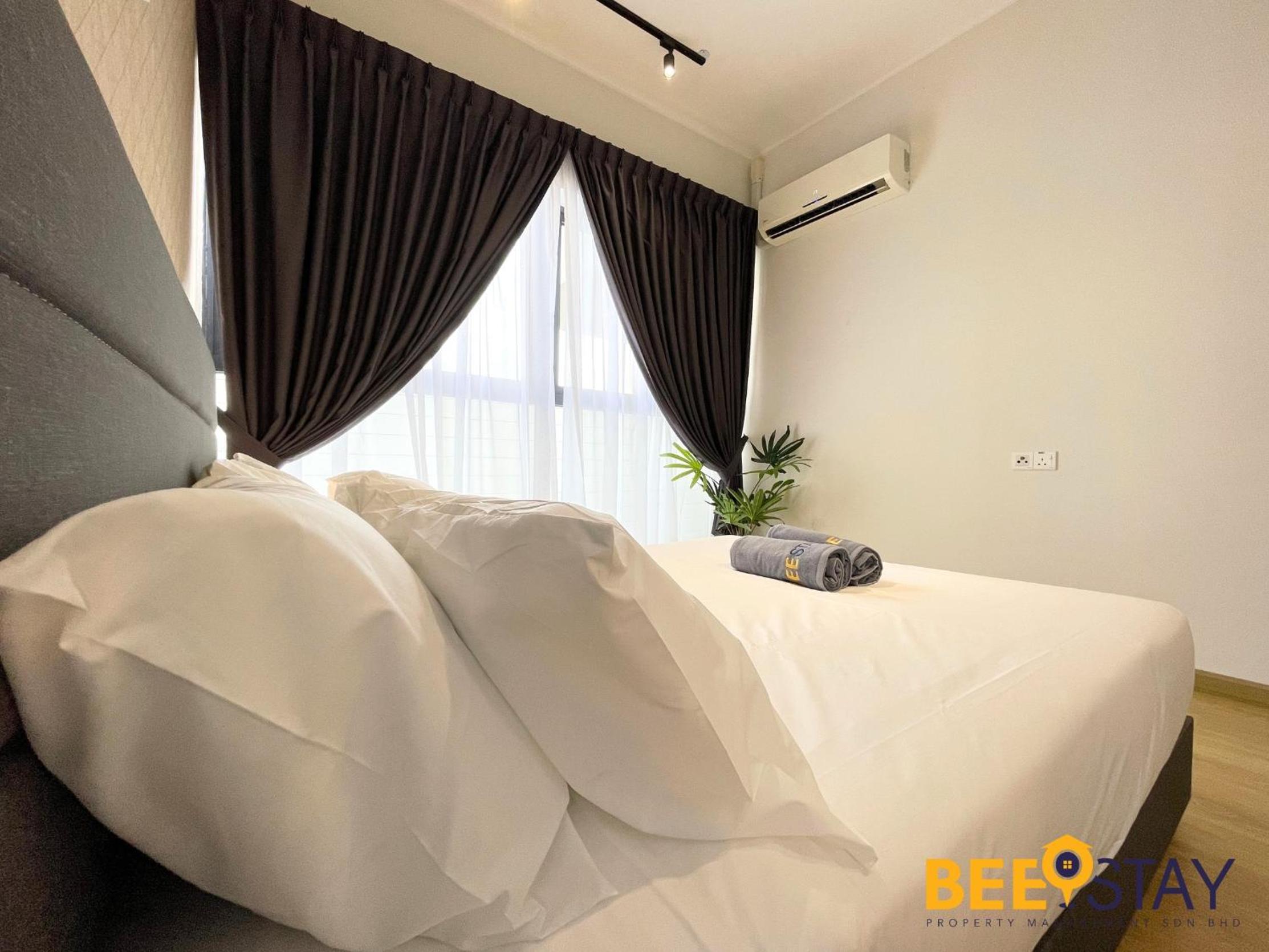 JB SeaView with Balcony Country Garden Danga Bay for 6 Pax