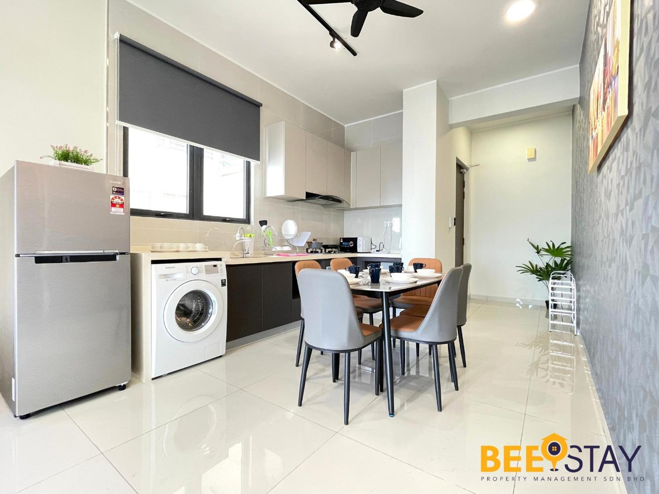 JB SeaView with Balcony Country Garden Danga Bay for 6 Pax