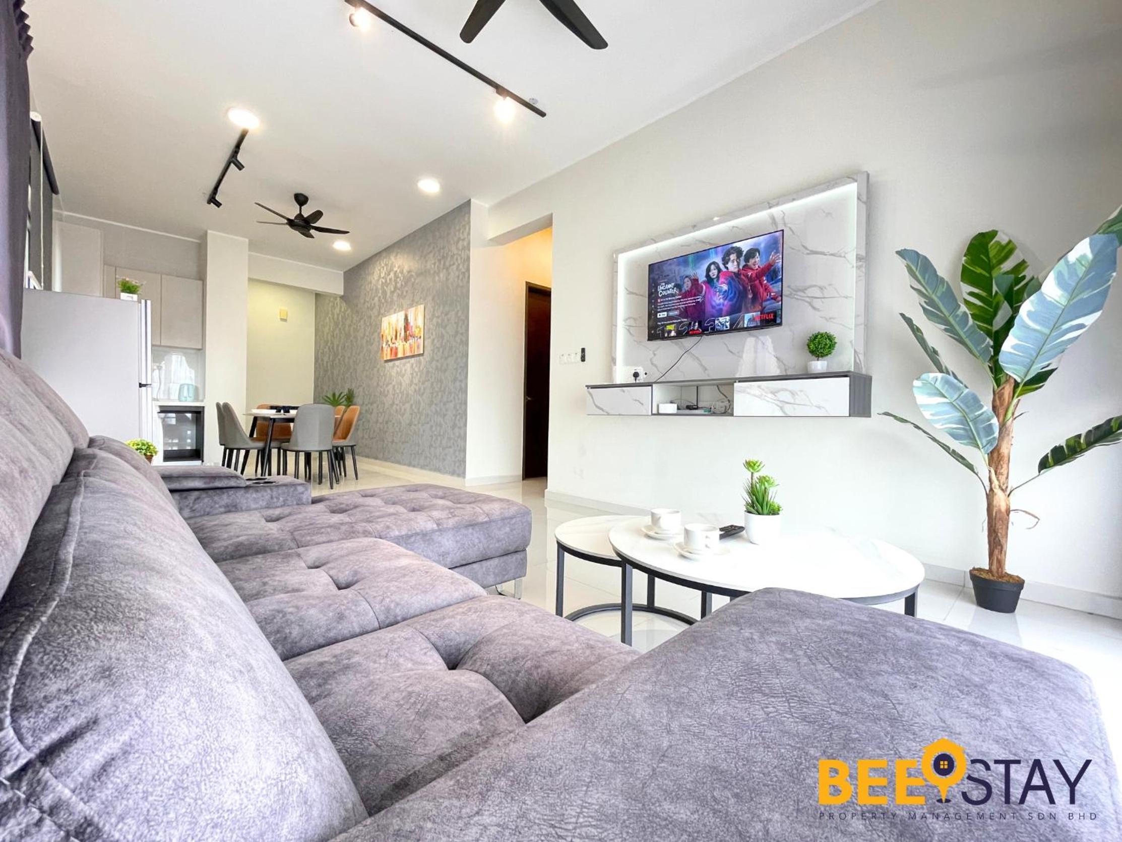 JB SeaView with Balcony Country Garden Danga Bay for 6 Pax