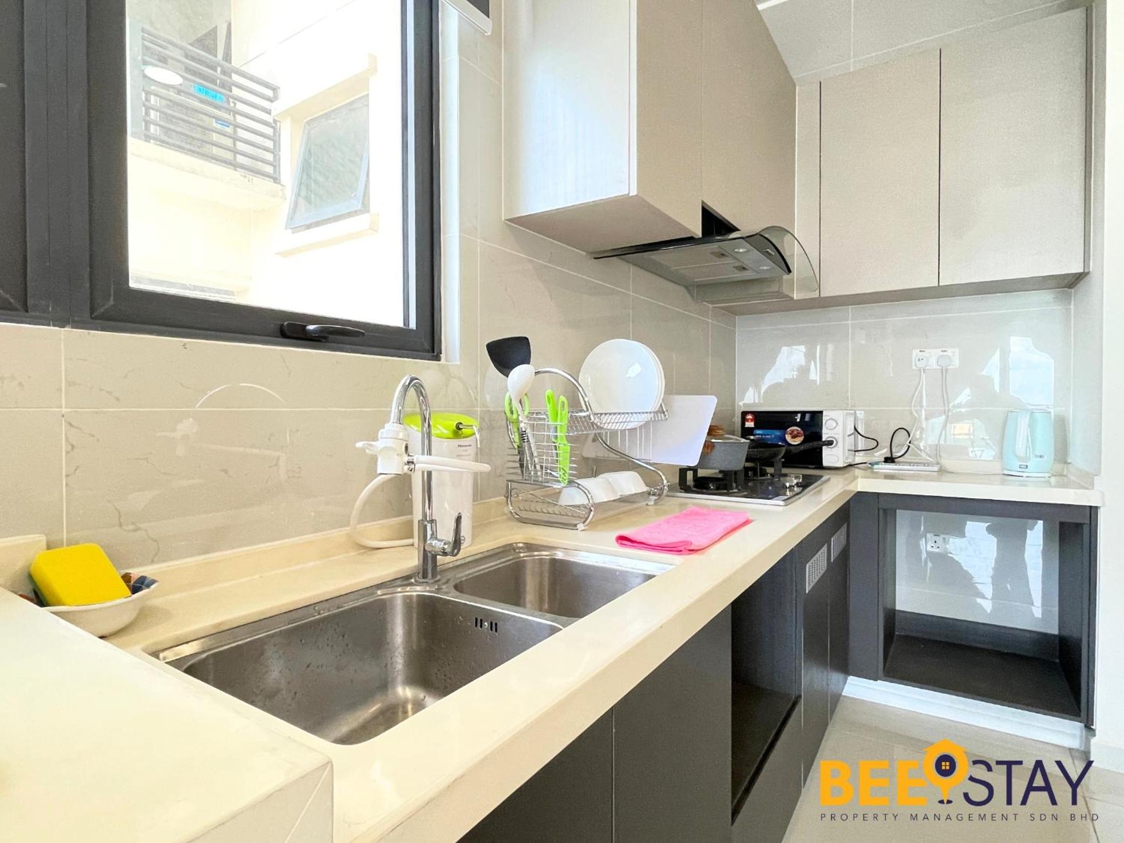 JB SeaView with Balcony Country Garden Danga Bay for 6 Pax