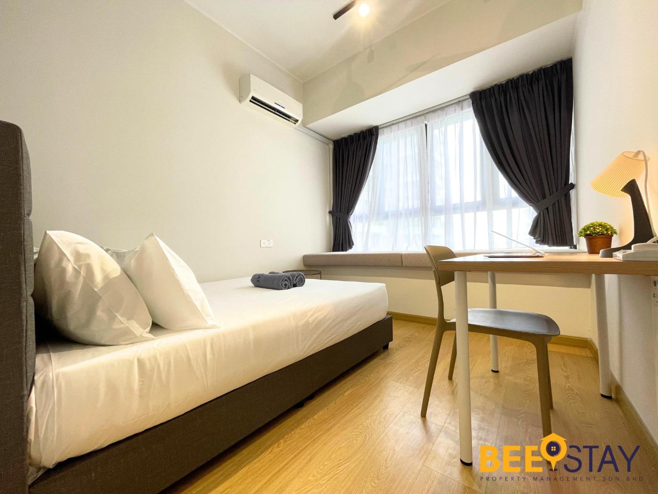 JB SeaView with Balcony Country Garden Danga Bay for 6 Pax