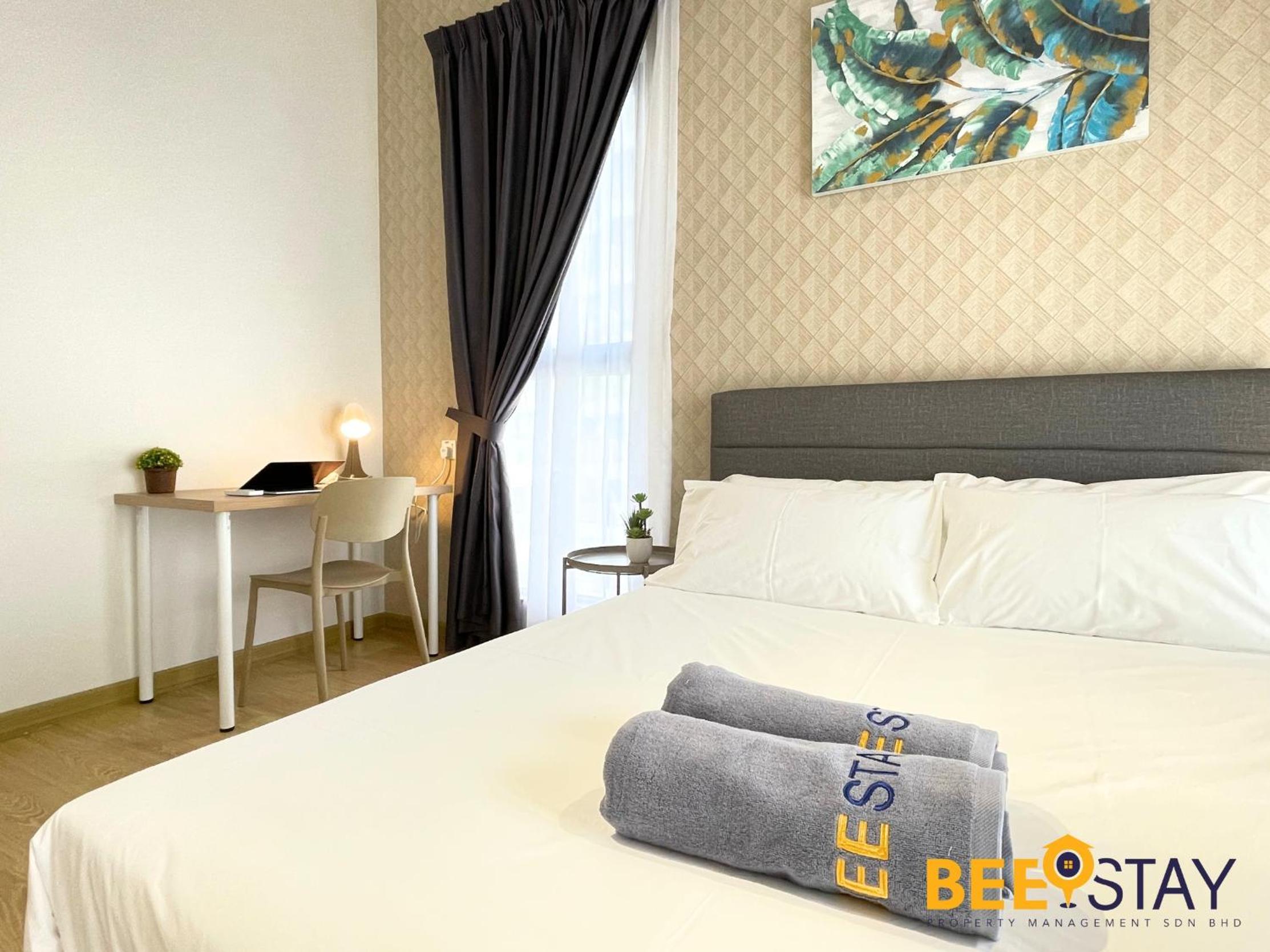JB SeaView with Balcony Country Garden Danga Bay for 6 Pax