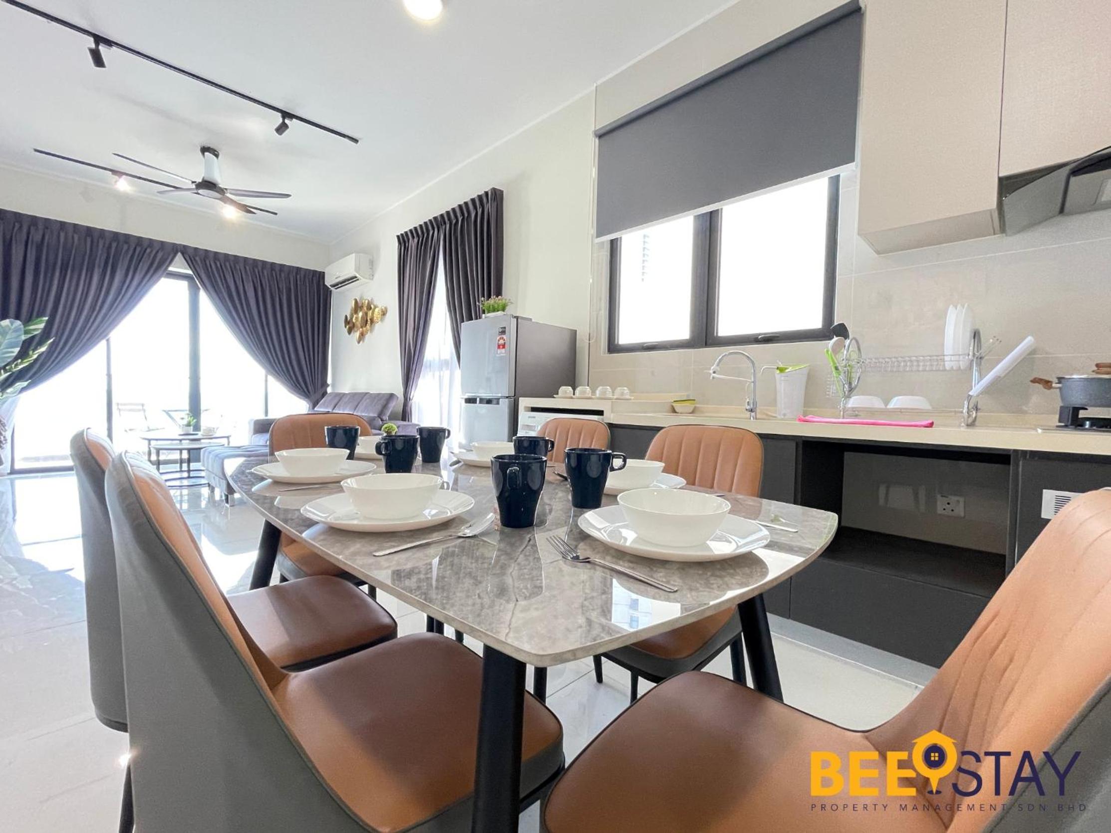 JB SeaView with Balcony Country Garden Danga Bay for 6 Pax