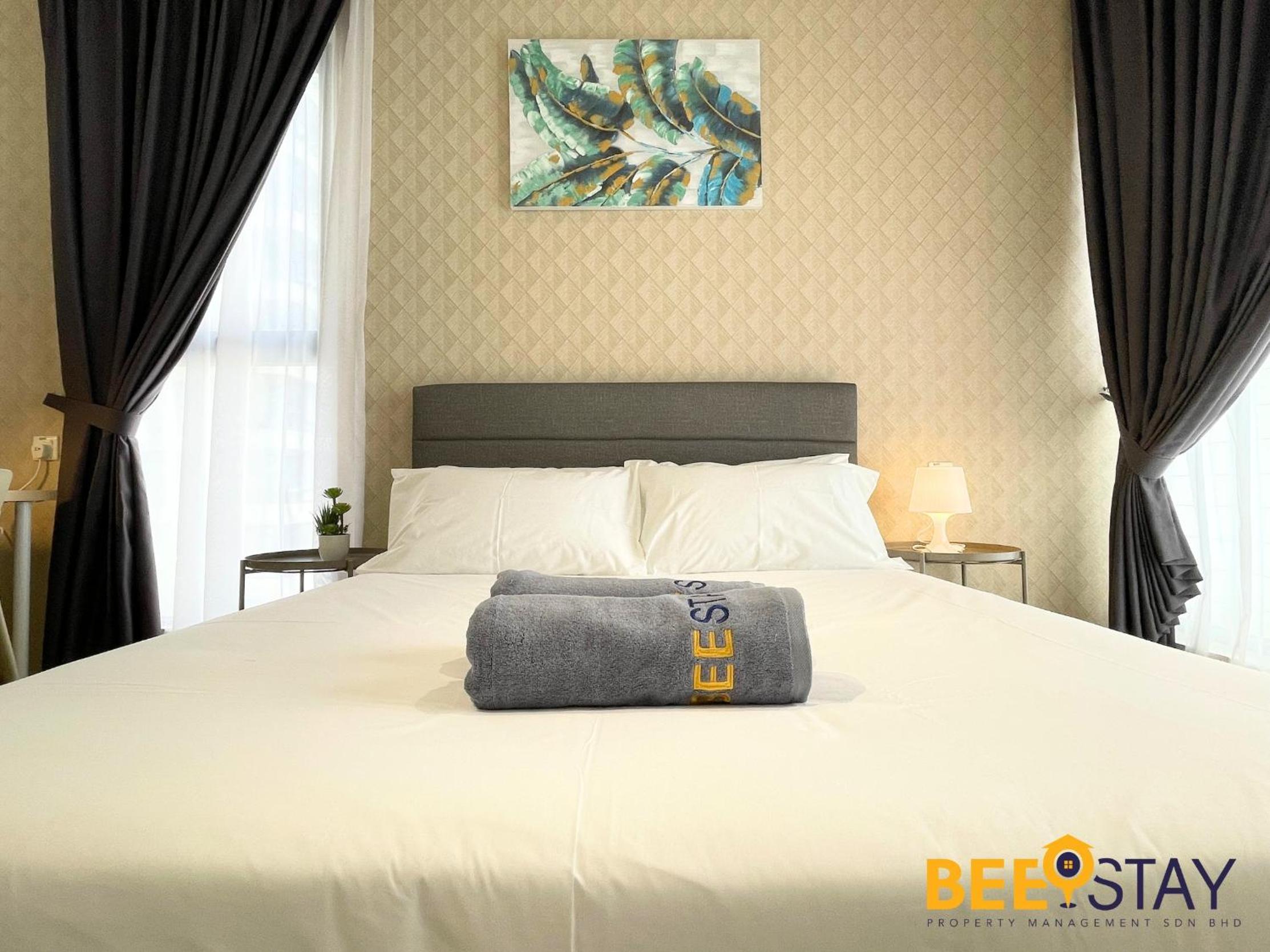 JB SeaView with Balcony Country Garden Danga Bay for 6 Pax