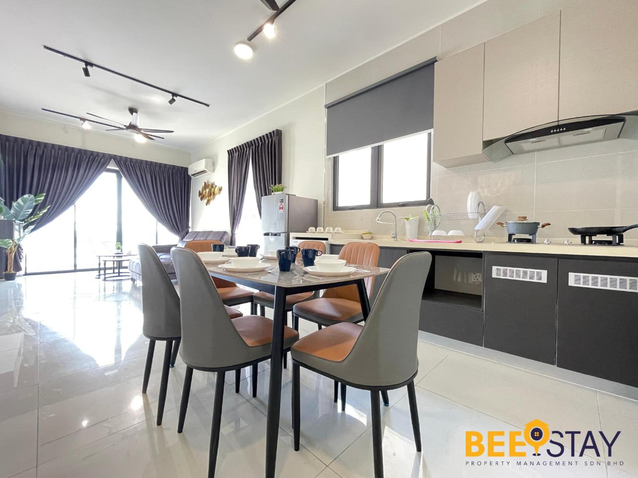 JB SeaView with Balcony Country Garden Danga Bay for 6 Pax