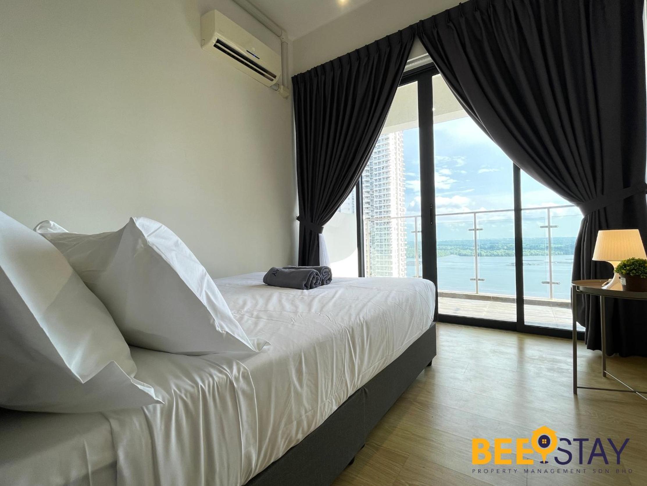 JB SeaView with Balcony Country Garden Danga Bay for 6 Pax