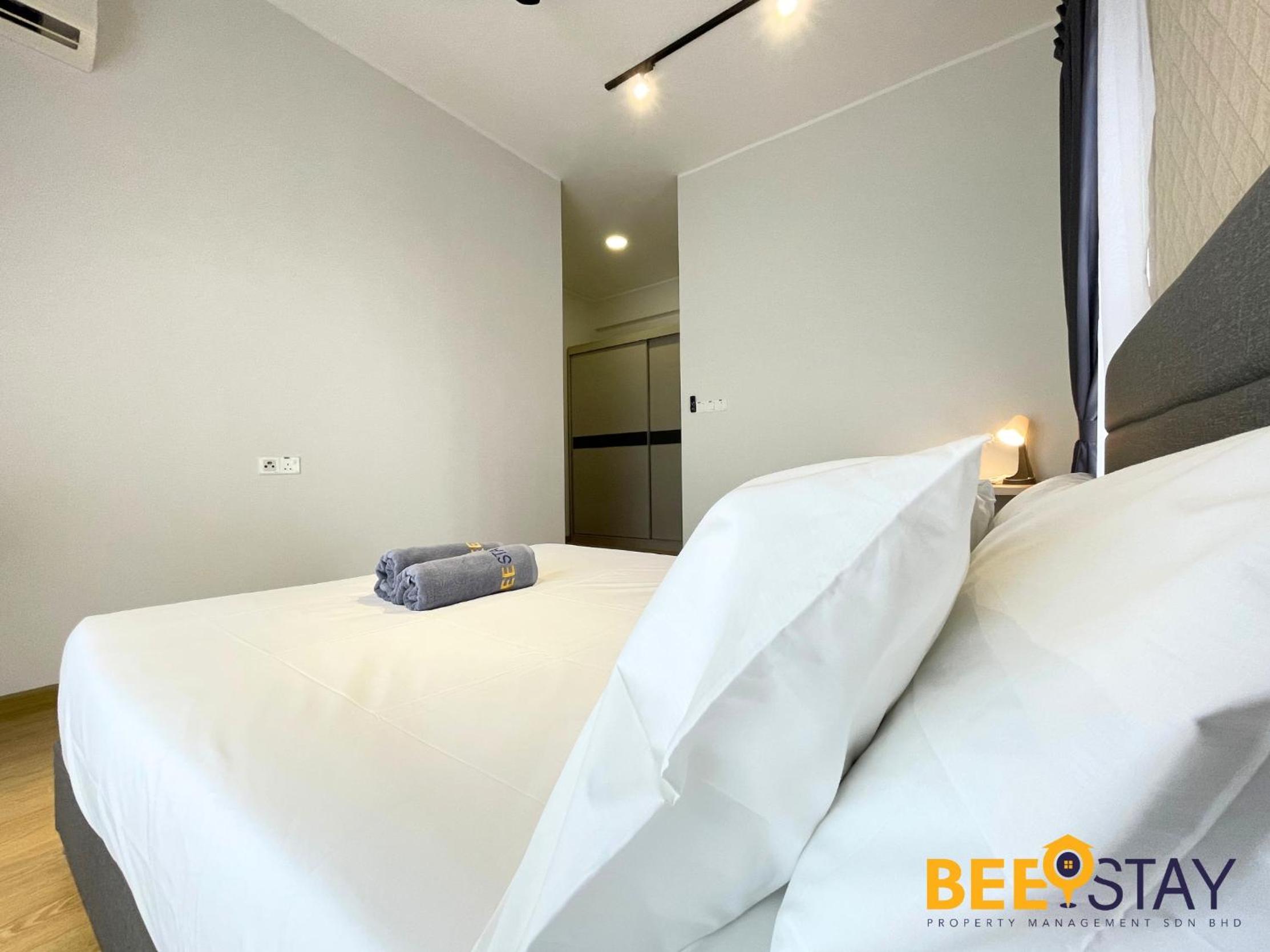 JB SeaView with Balcony Country Garden Danga Bay for 6 Pax