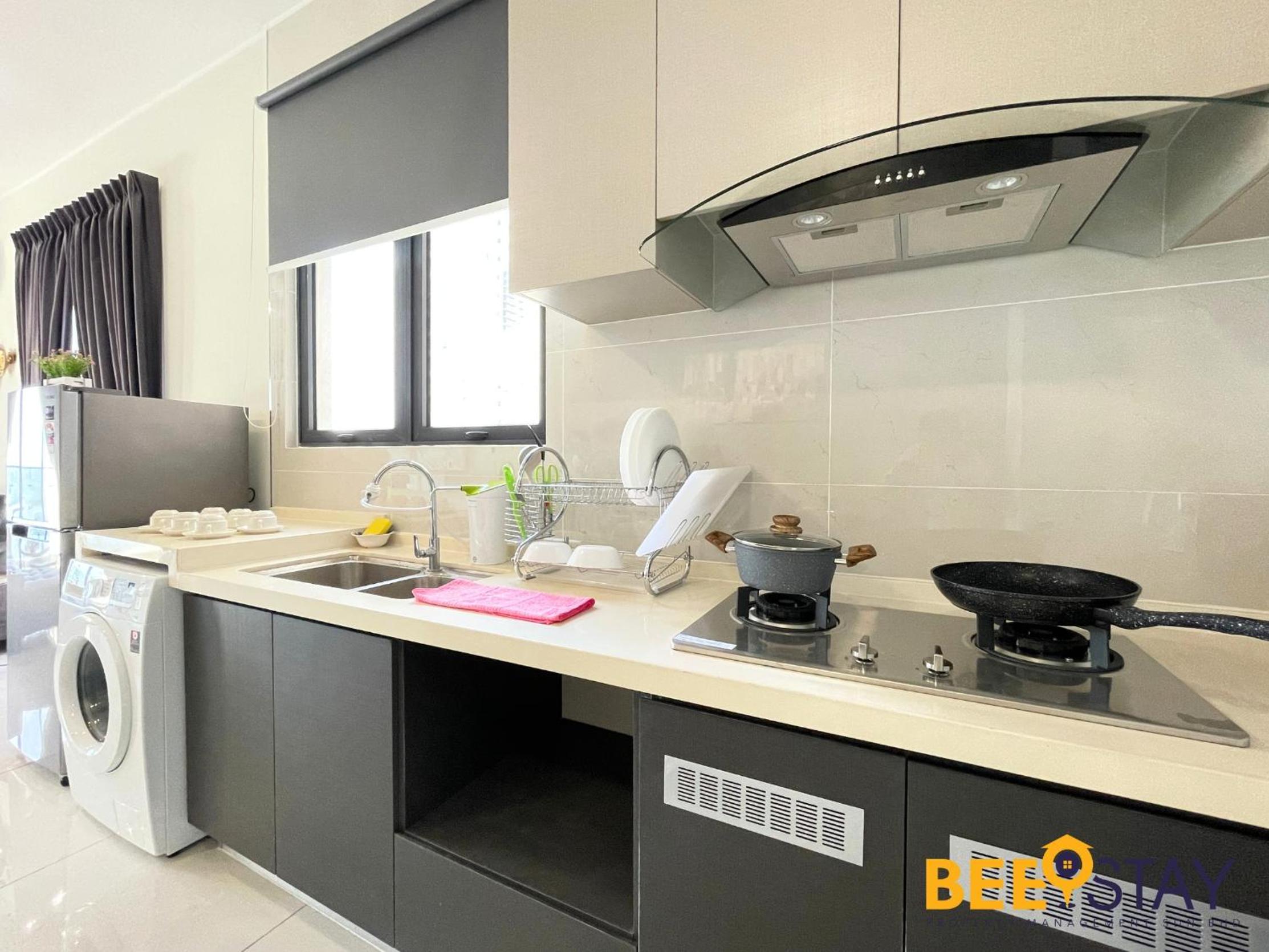 JB SeaView with Balcony Country Garden Danga Bay for 6 Pax