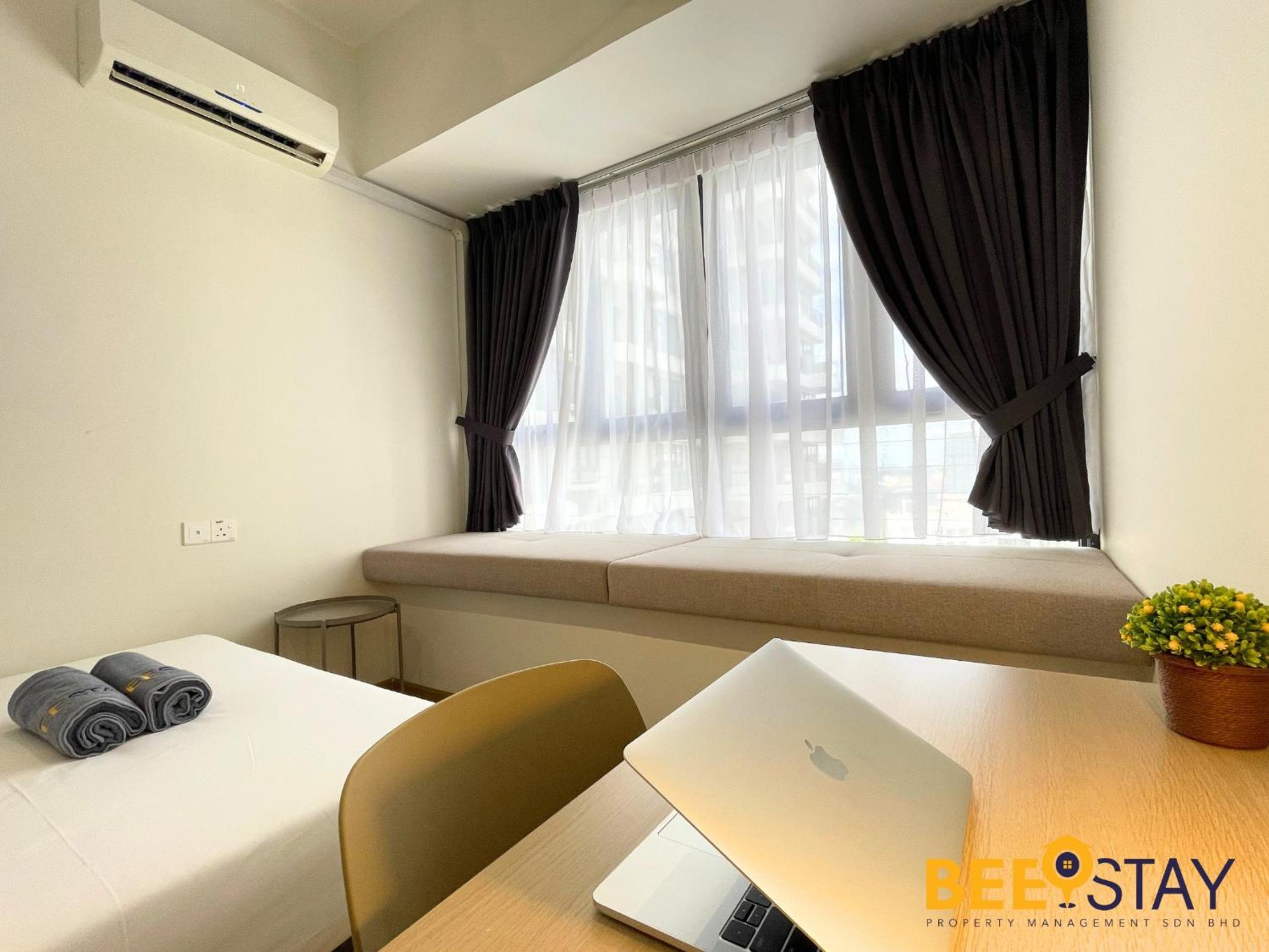 JB SeaView with Balcony Country Garden Danga Bay for 6 Pax