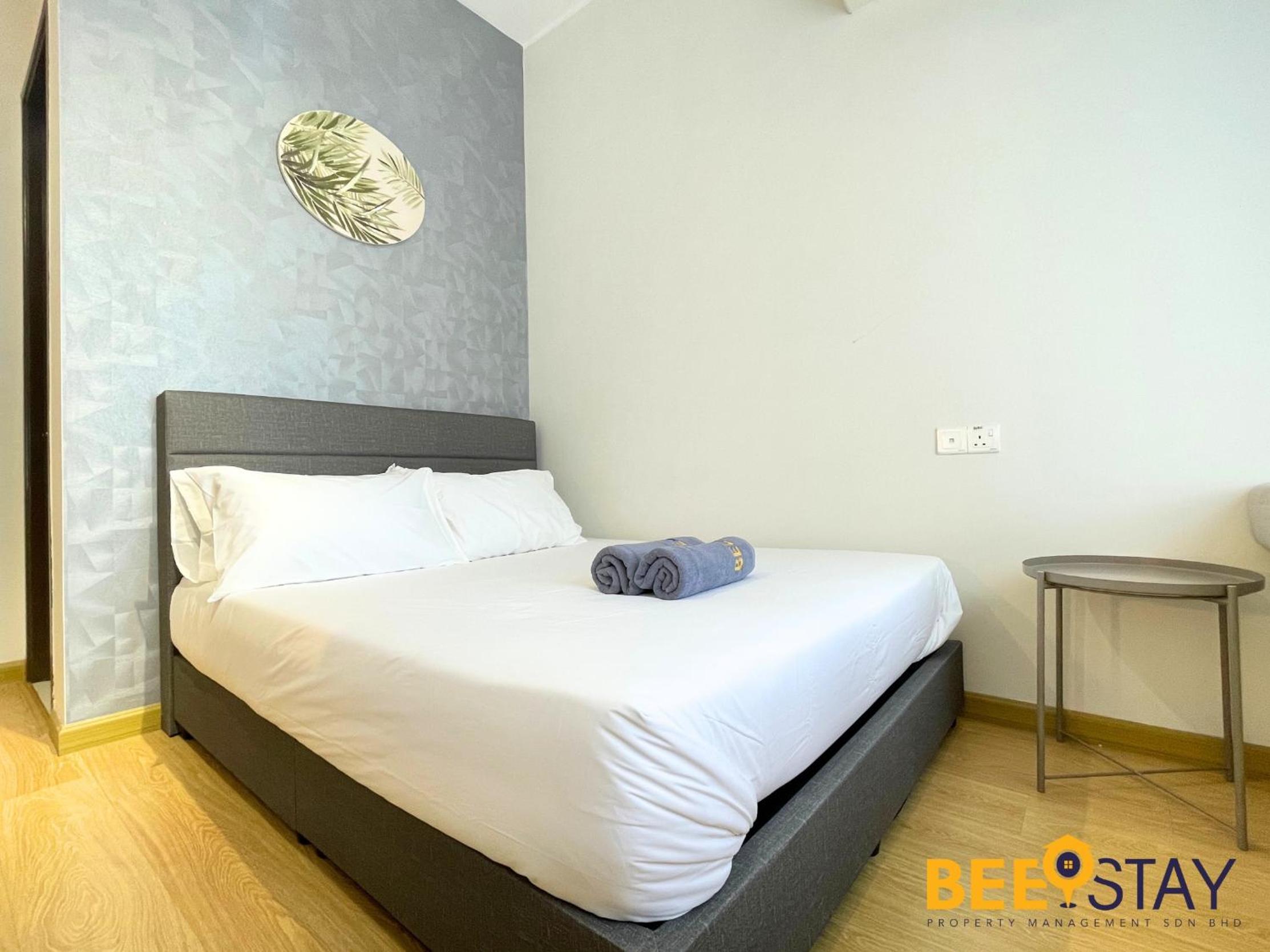 JB SeaView with Balcony Country Garden Danga Bay for 6 Pax