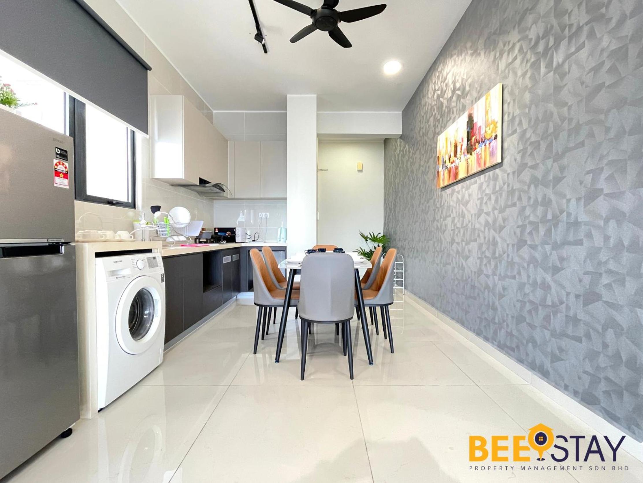 JB SeaView with Balcony Country Garden Danga Bay for 6 Pax