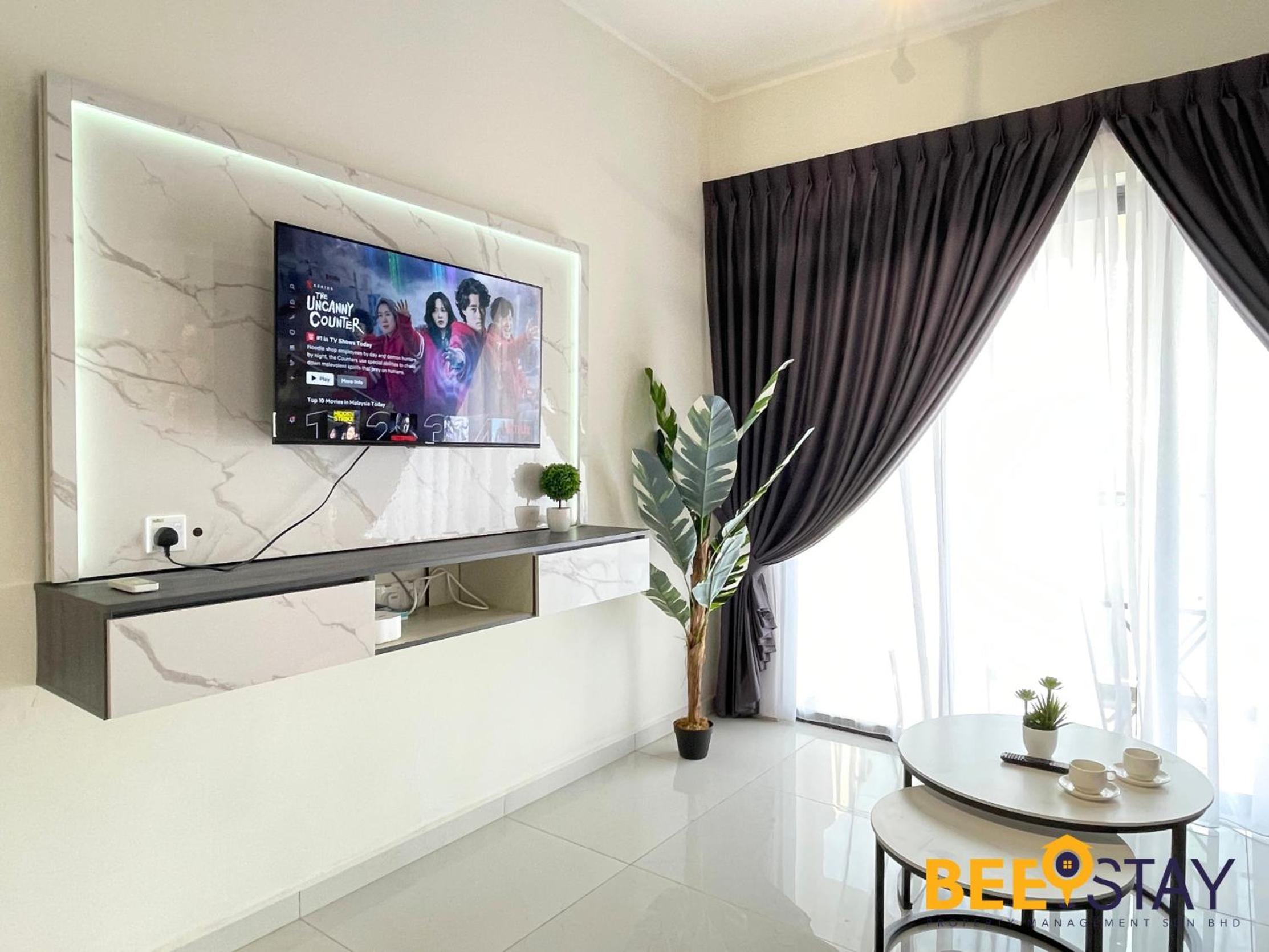 JB SeaView with Balcony Country Garden Danga Bay for 6 Pax