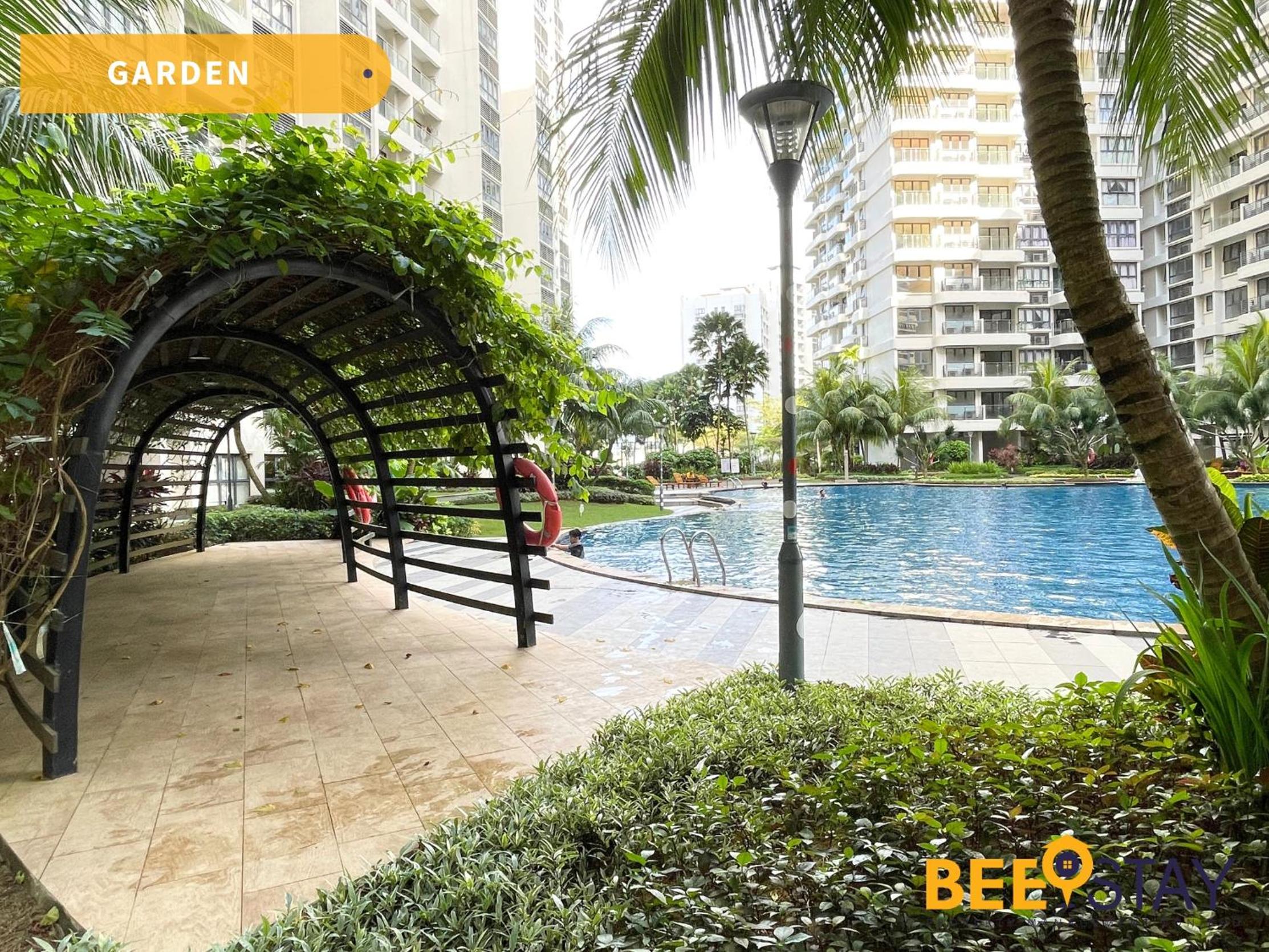 JB SeaView with Balcony Country Garden Danga Bay for 6 Pax