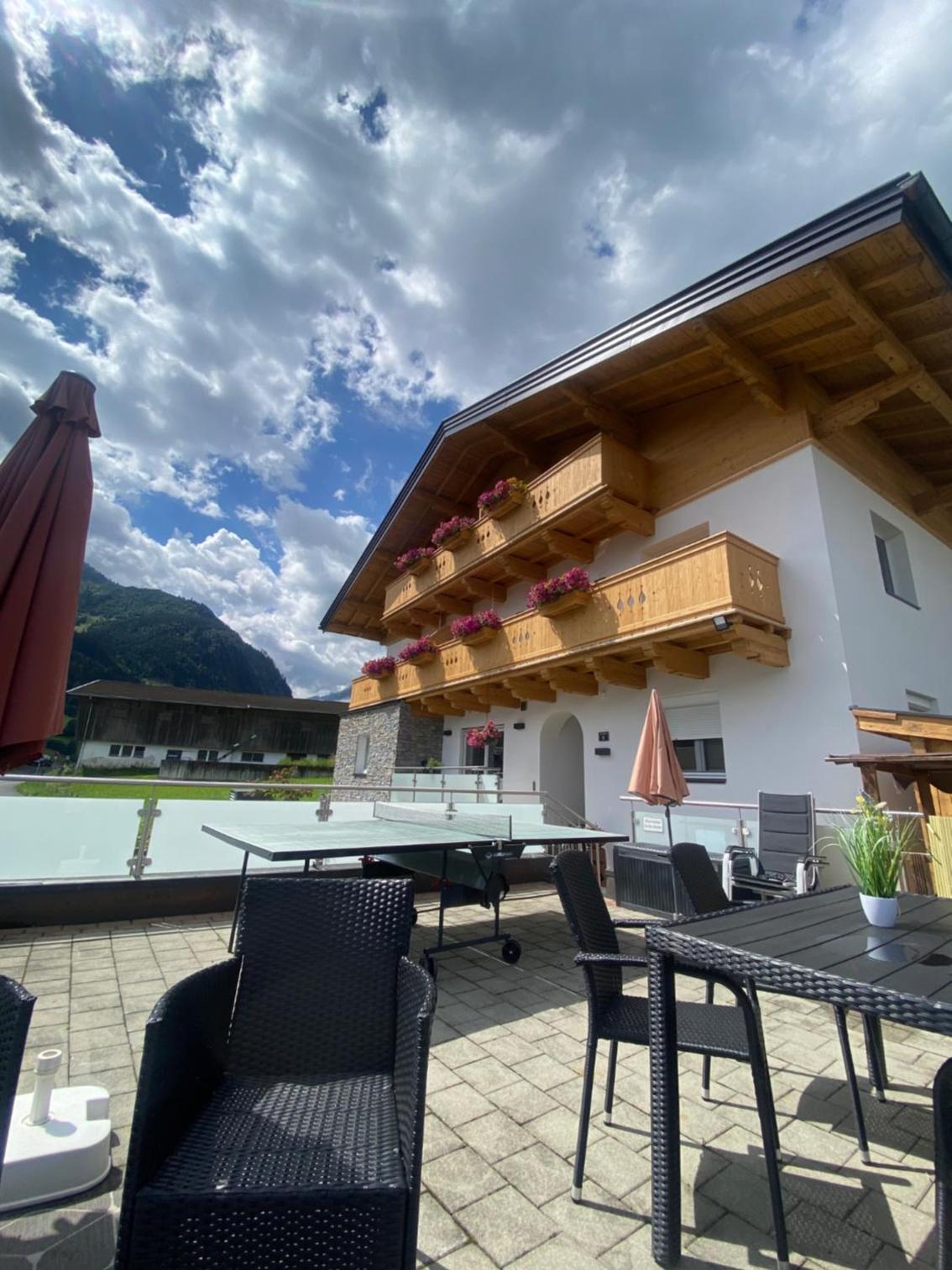 Appartements Bergfried - inklusive Sommerkarte, zentral mit Ausblick über Kaprun, Ski In Ski Out view 4