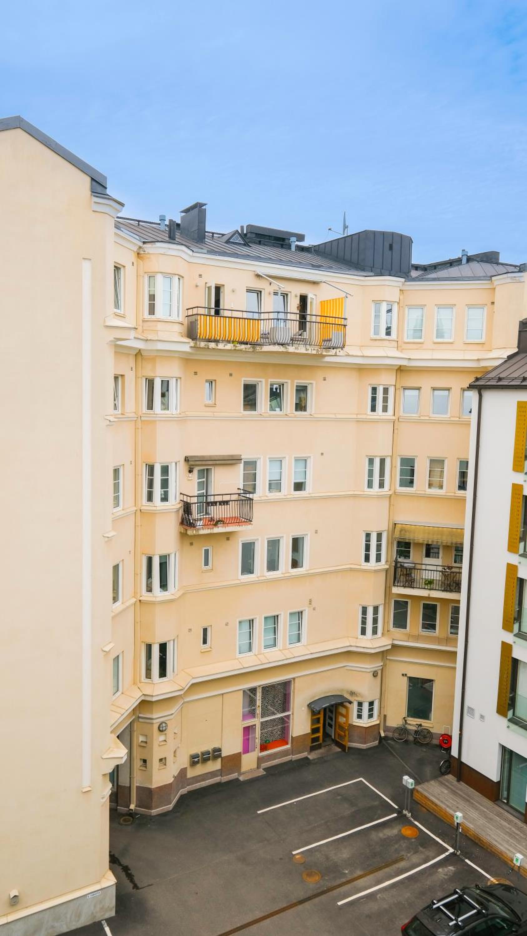 Nice studio apartment on a pedestrian street