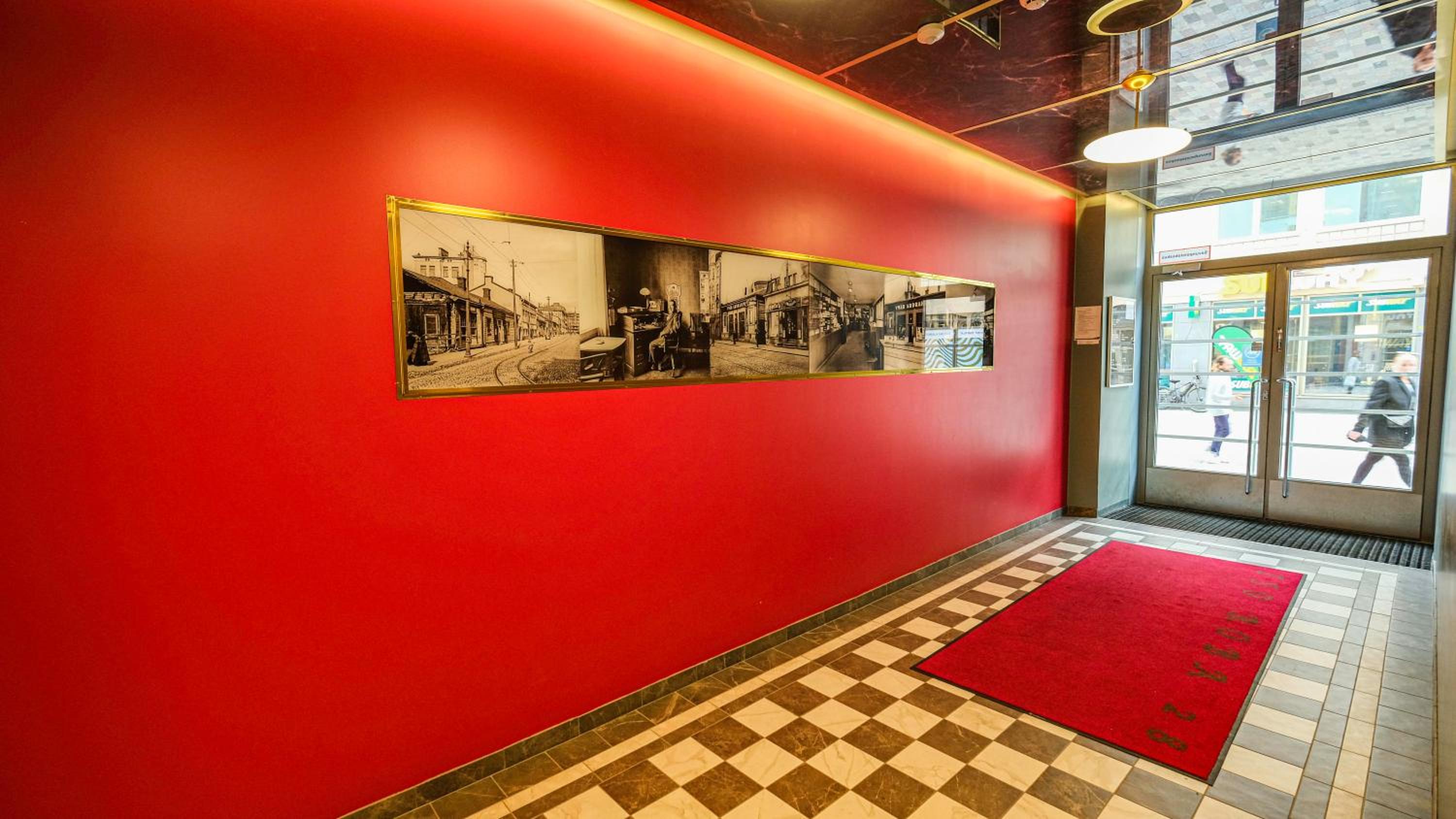 Nice studio apartment on a pedestrian street