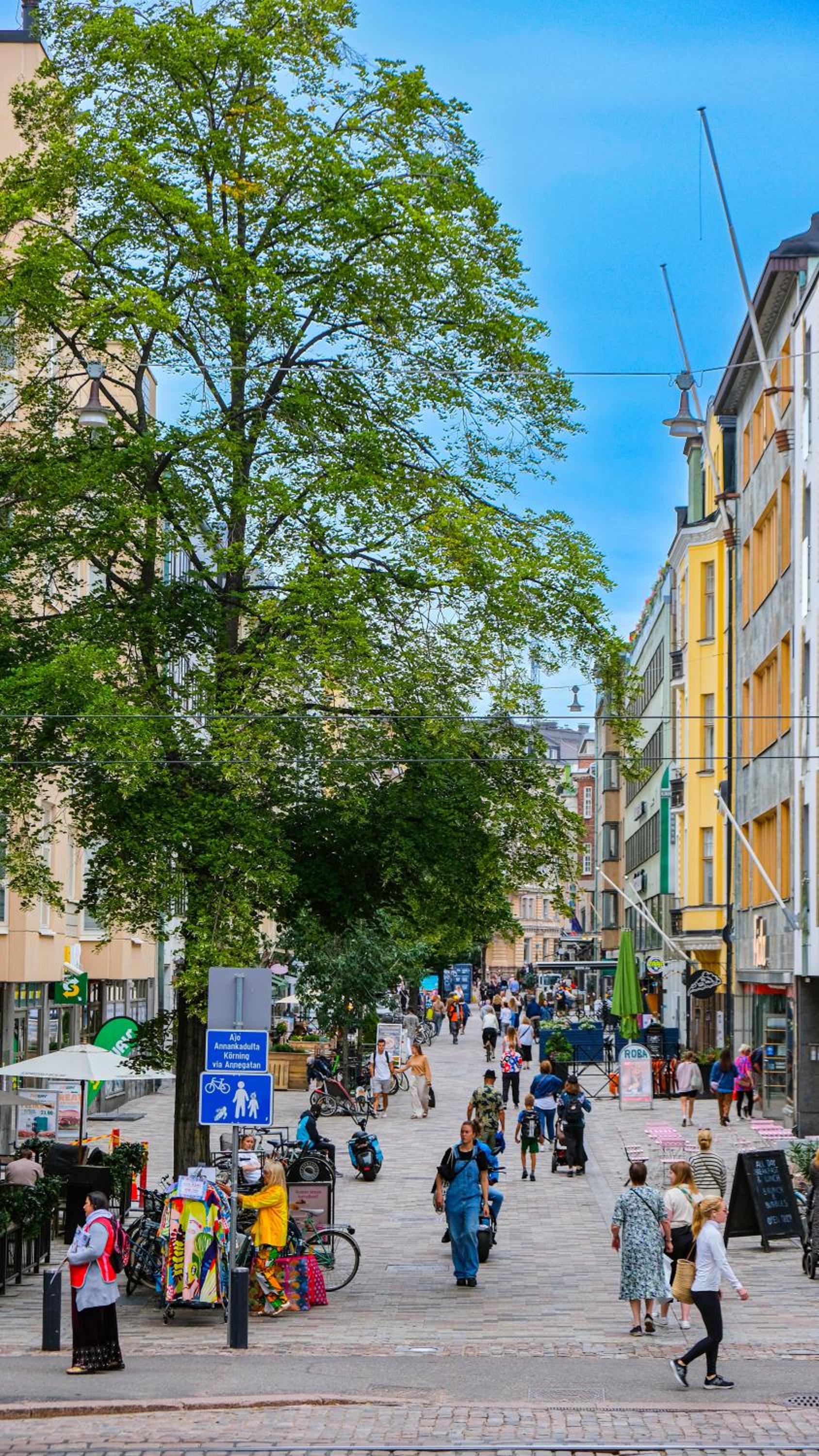 Nice studio apartment on a pedestrian street