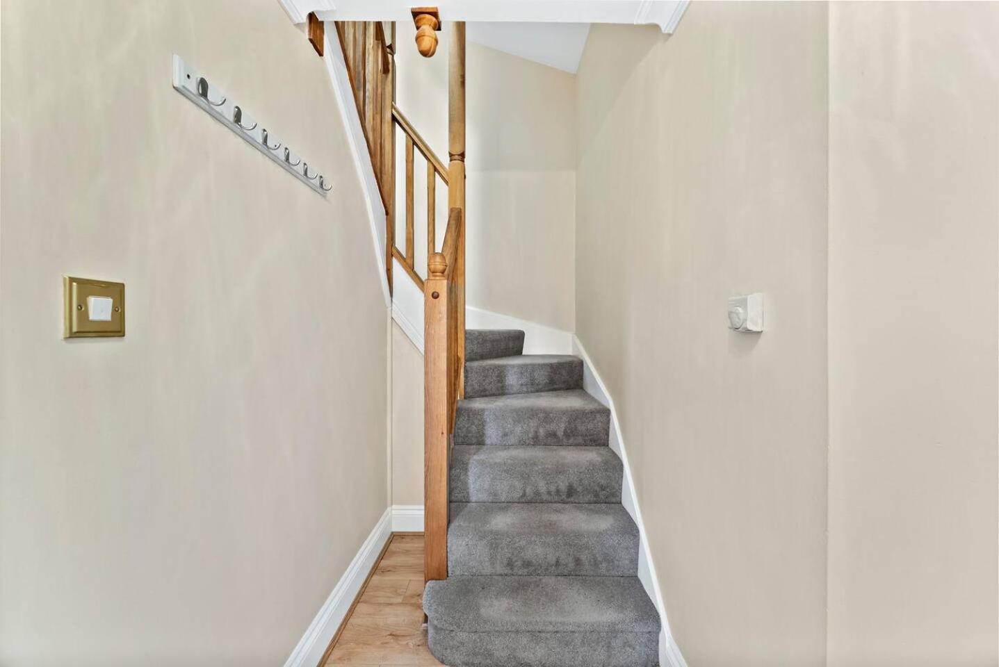 Large 5 Bedroom House in the Cotswolds - Garden view 2