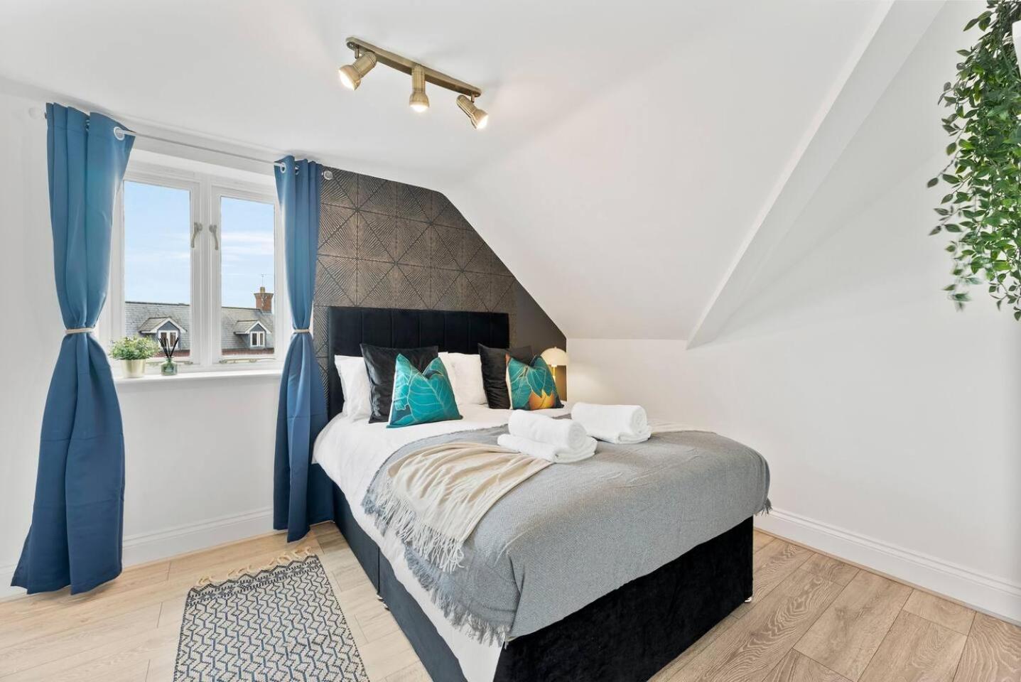 Large 5 Bedroom House in the Cotswolds - Garden view 3