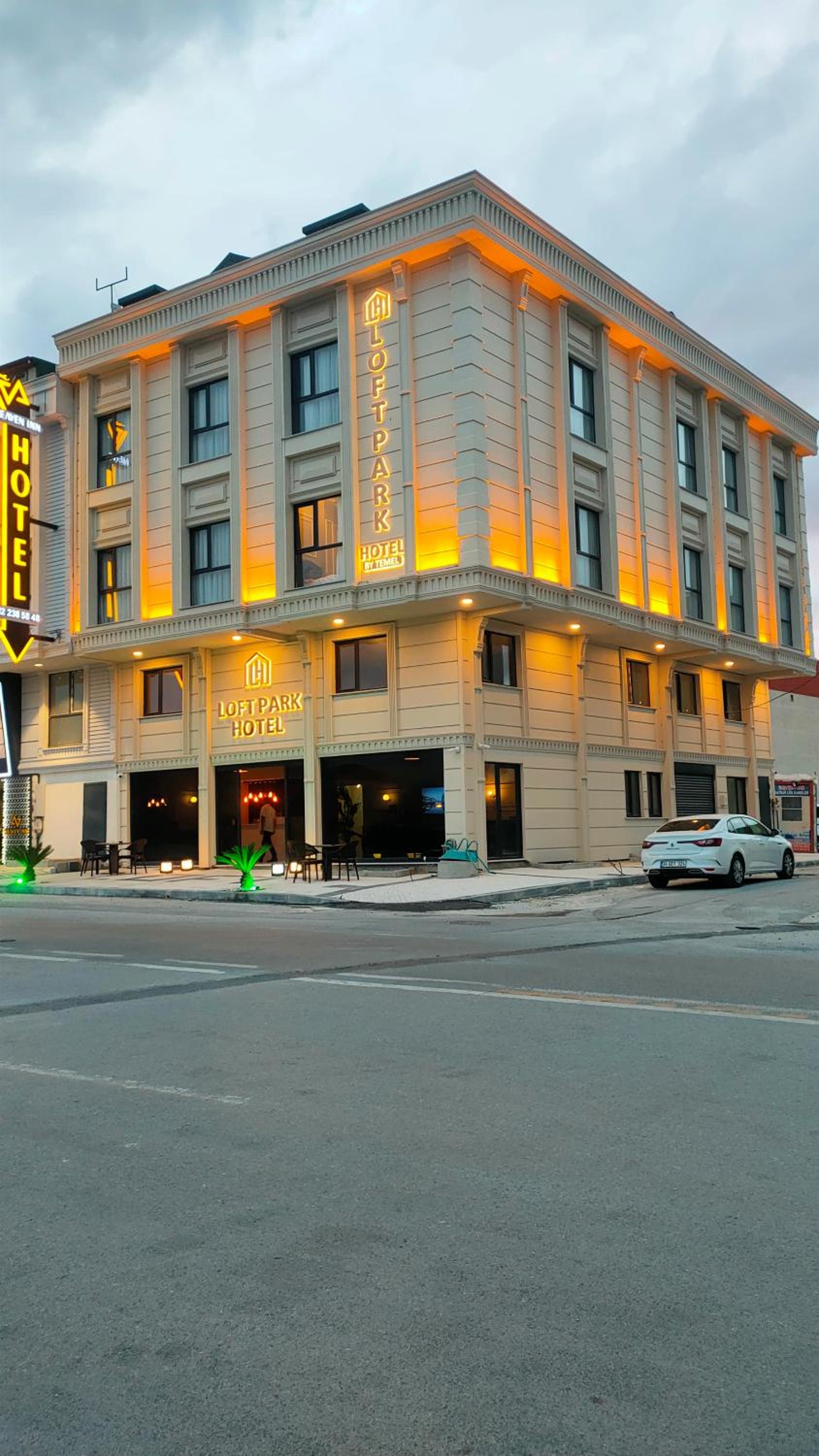Loft Park Hotel - Airport 10 Minute