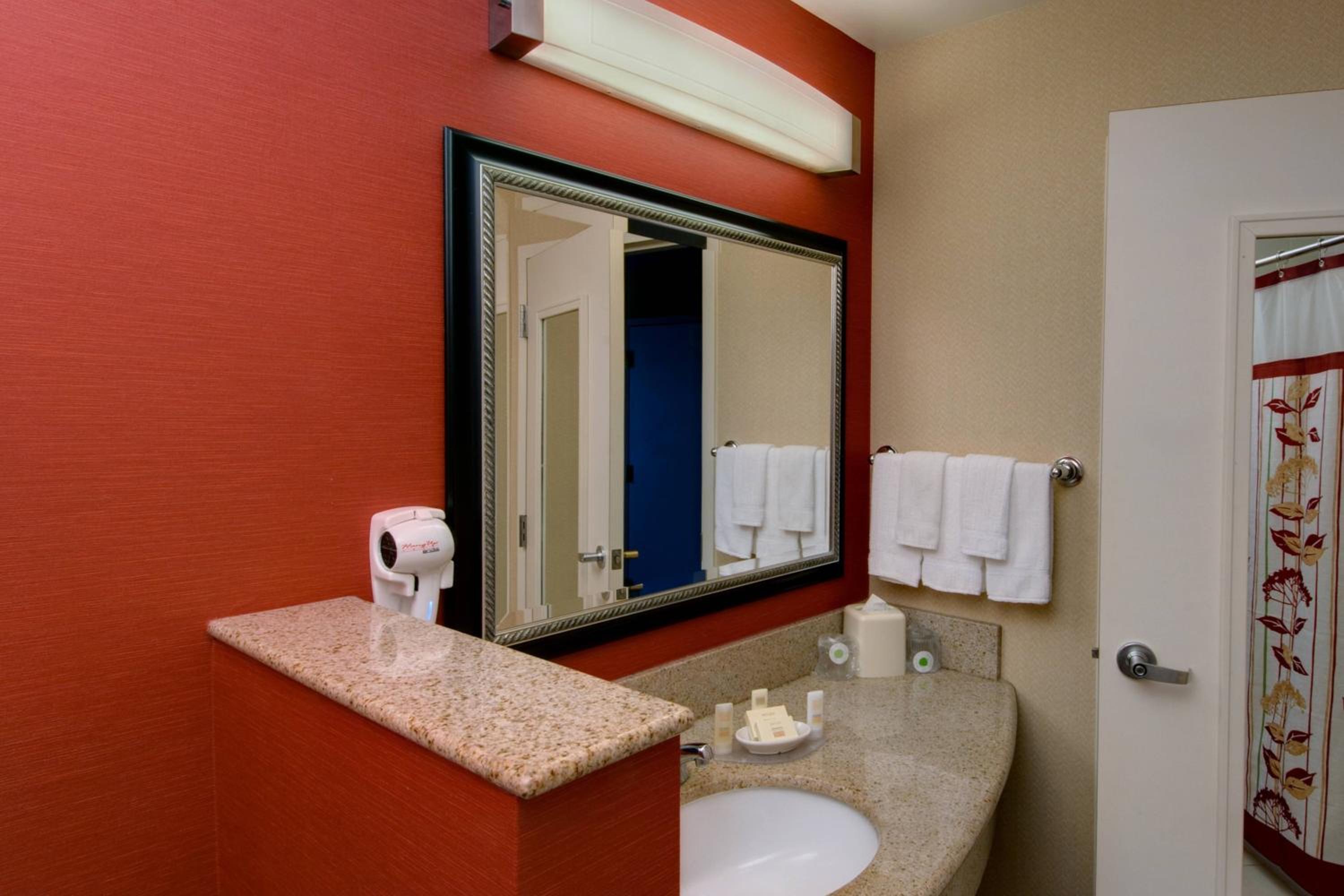 New York City Vacations - Courtyard by Marriott Madison East - Property Image 1