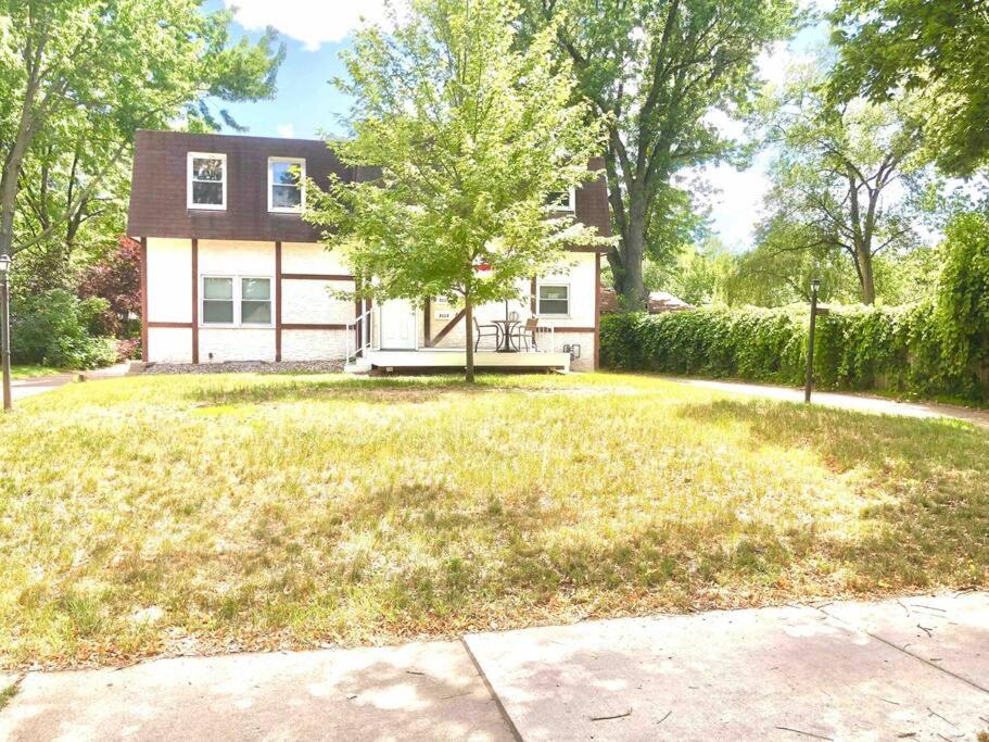 Two bedroom gem by Lake Nokomis