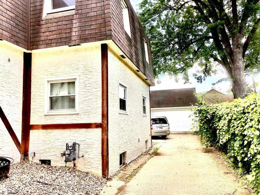 Two bedroom gem by Lake Nokomis