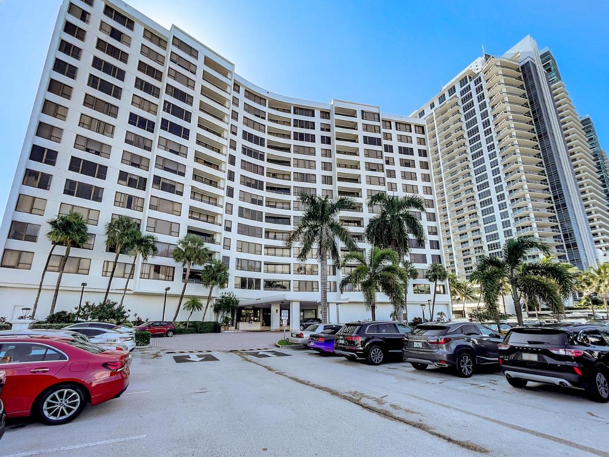 Beach Paradise a cozy ocean view condo on the beach with free parking view 4